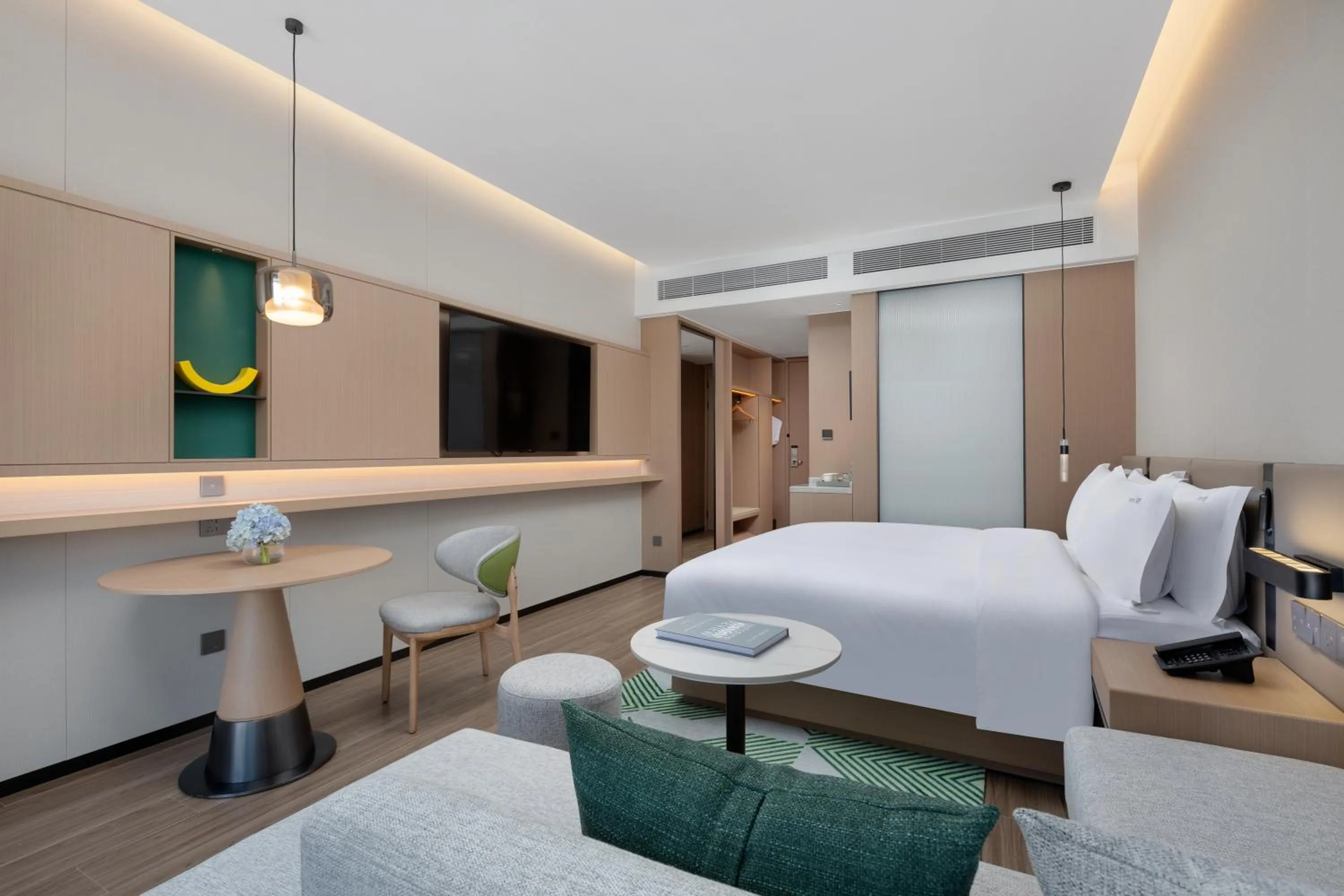 Photo of the whole room, Bed in Holiday Inn Quanzhou Donghai by IHG