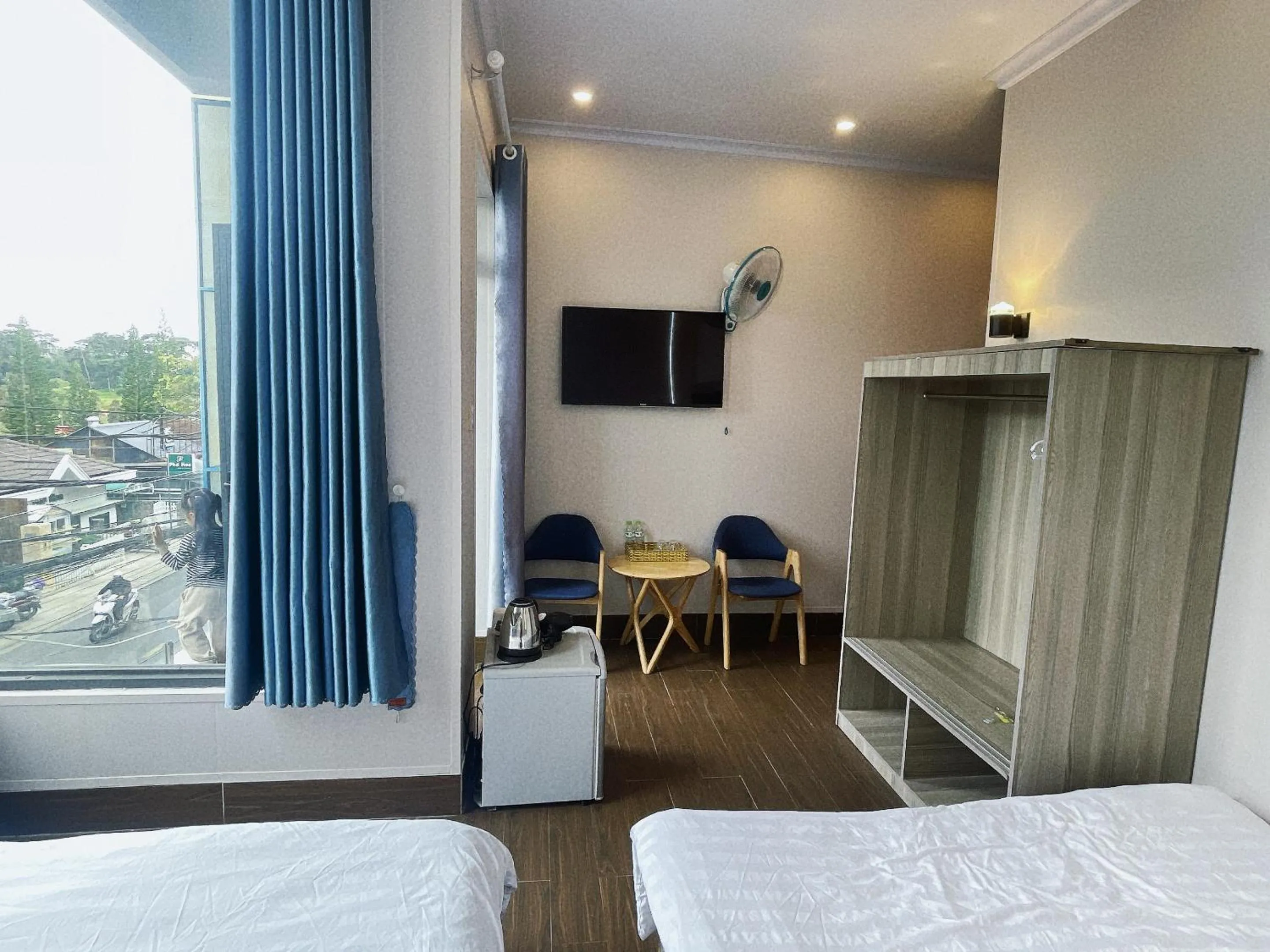 Photo of the whole room, Bed in NA NI