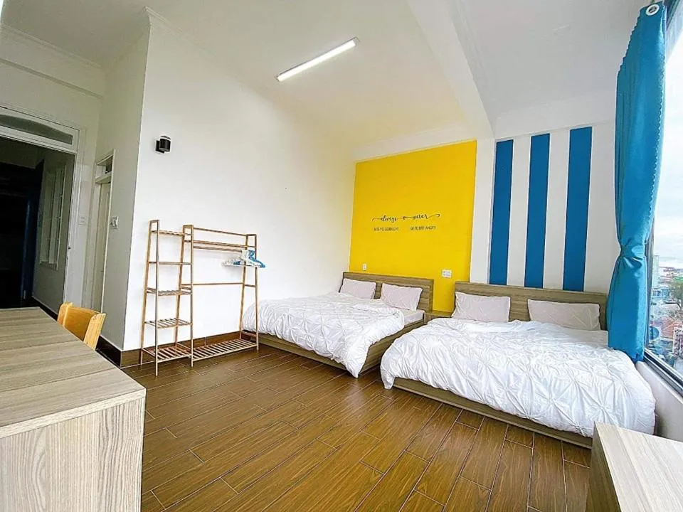 Photo of the whole room, Bed in NA NI