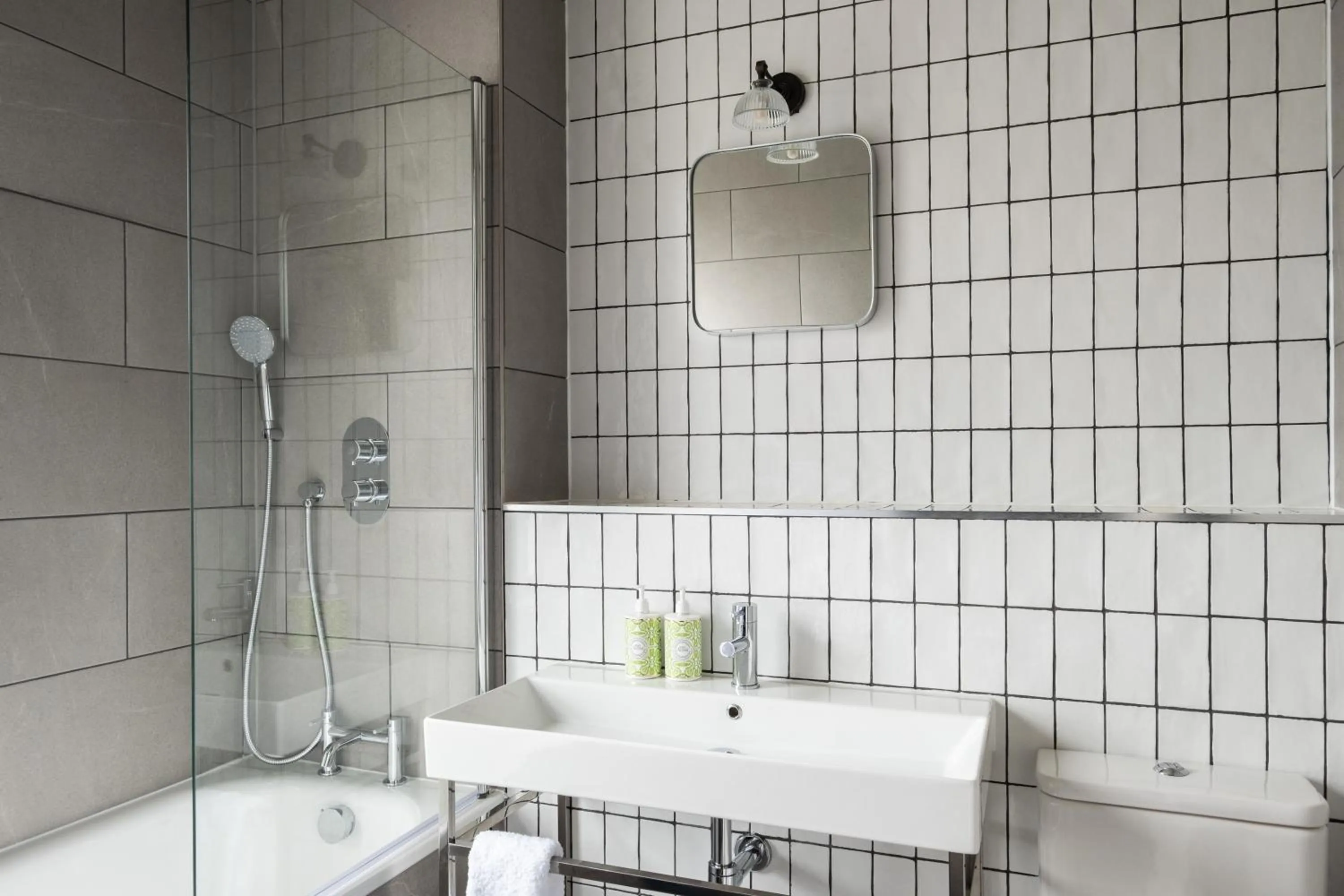 Shower in The Stroud Hotel