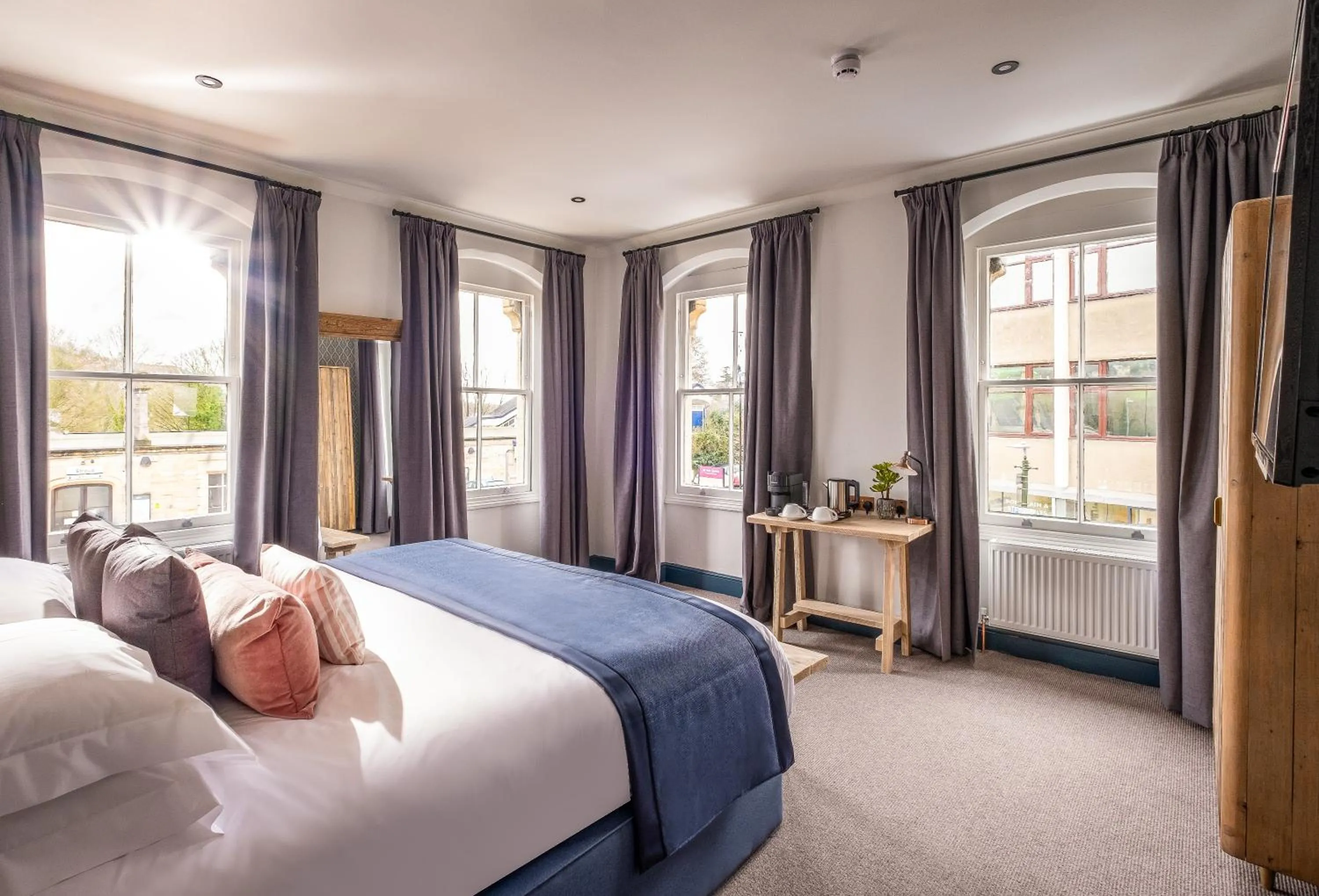 Photo of the whole room, Bed in The Stroud Hotel