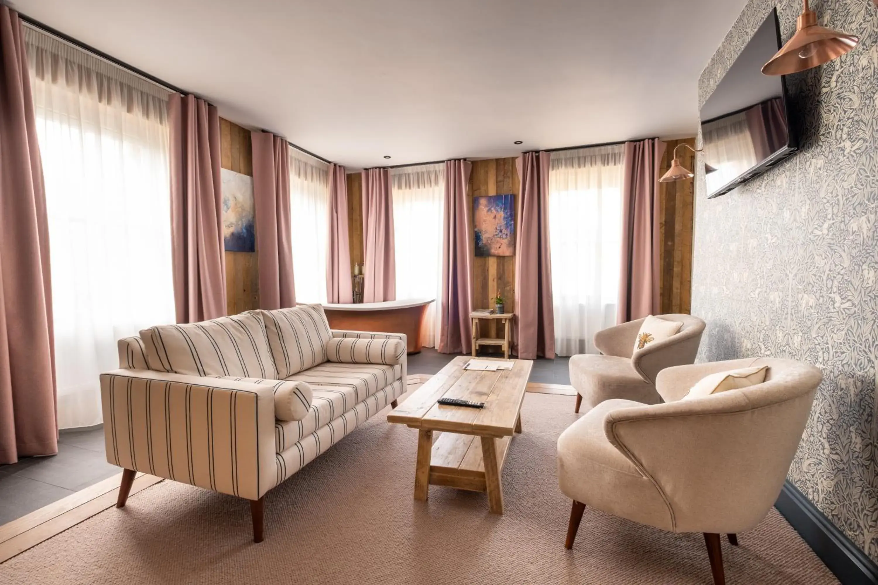 Deluxe Suite in The Stroud Hotel Deluxe Suite in The Stroud Hotel