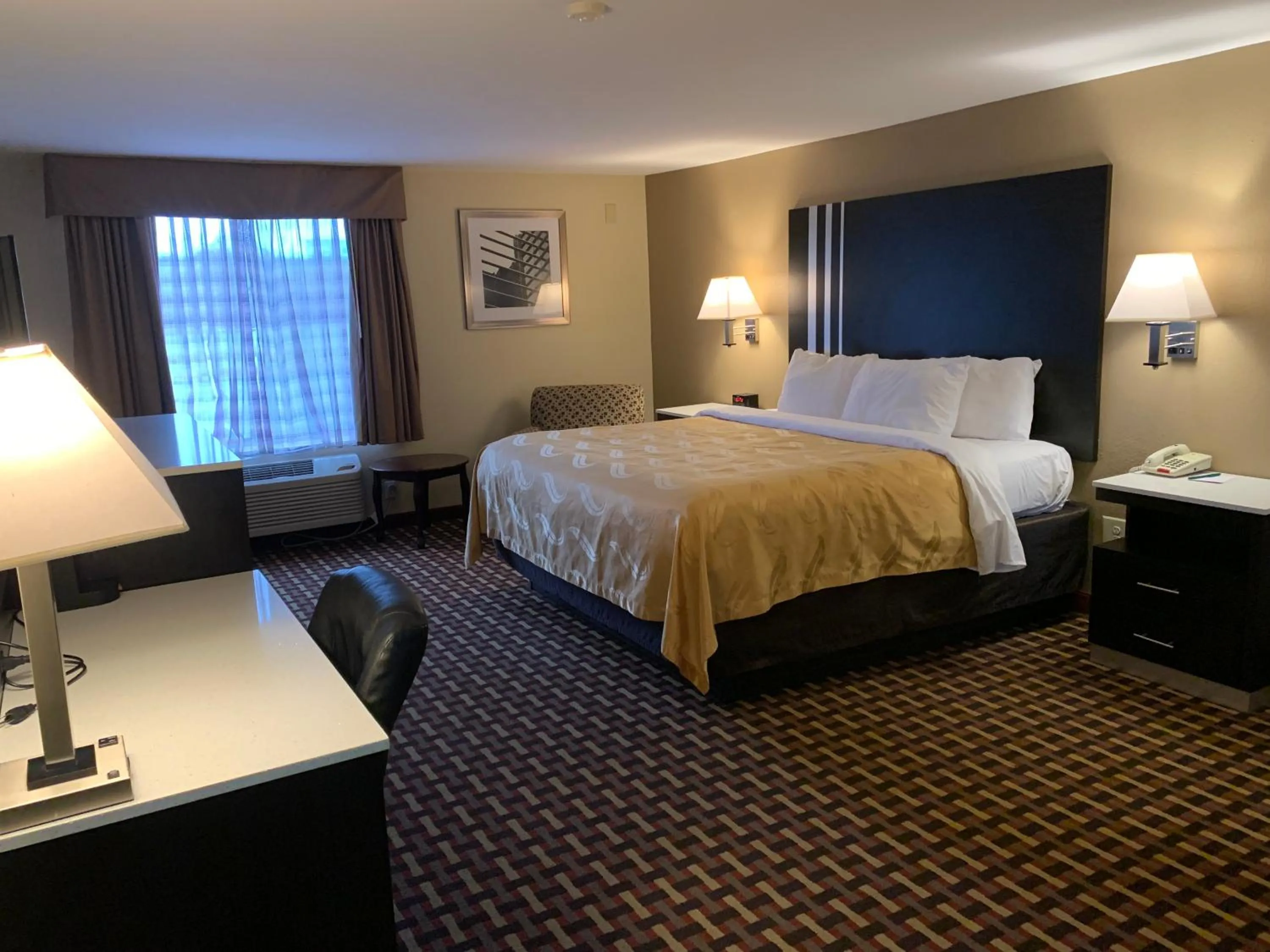 Quality Inn and Suites Middletown-Franklin
