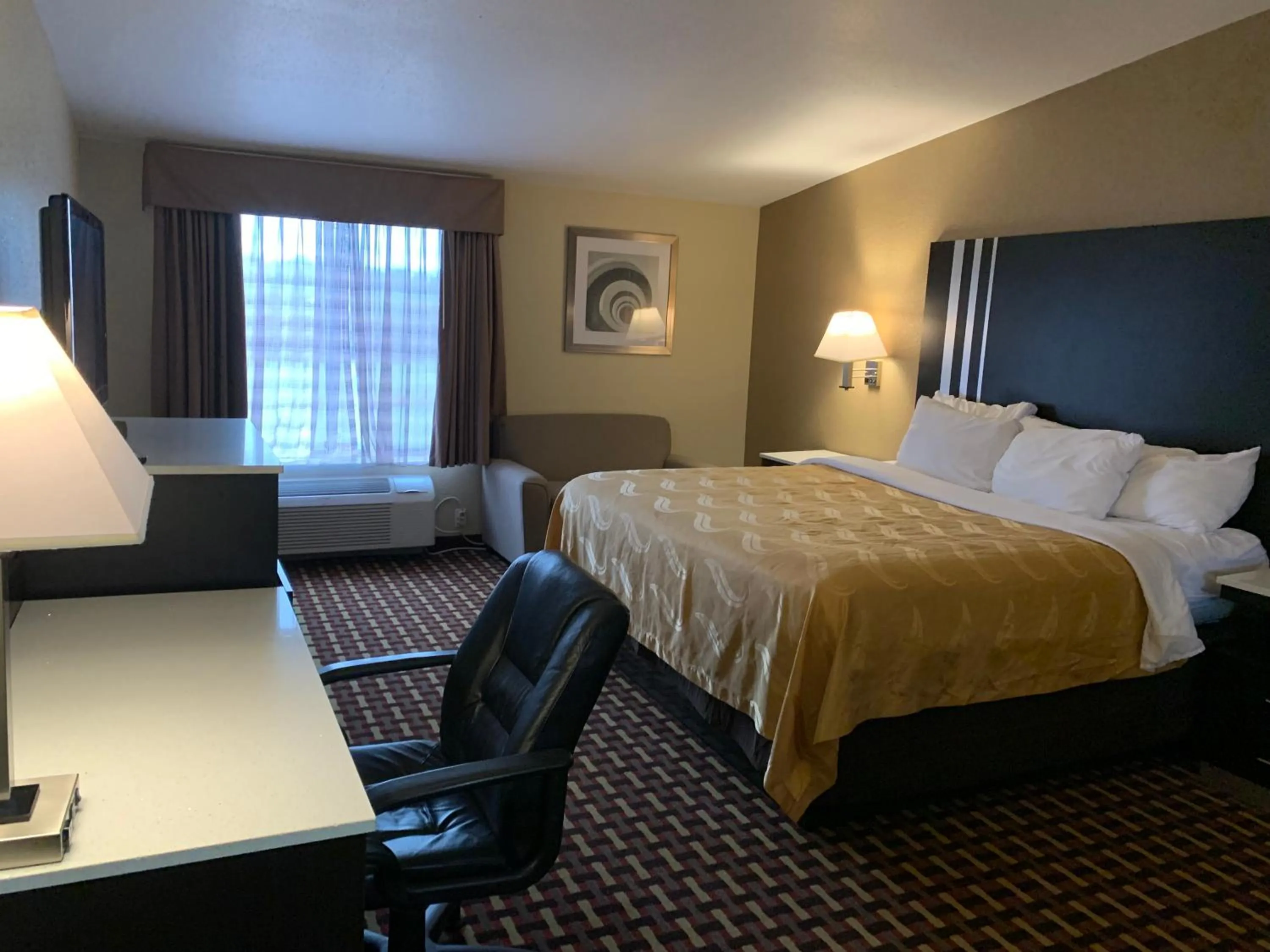 Quality Inn and Suites Middletown-Franklin