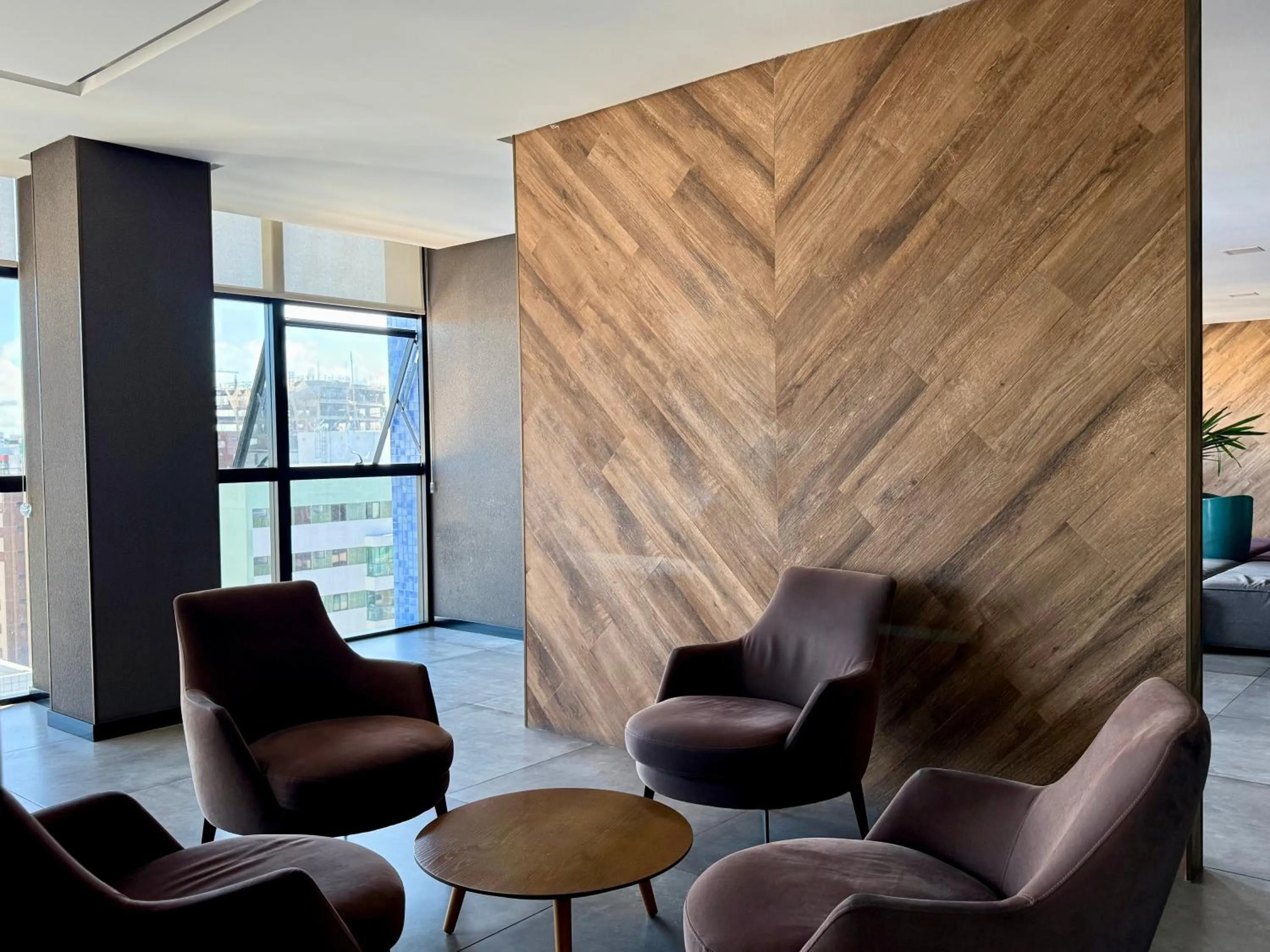 Seating area in EDF TIME - By Temporada Expert - Prédio com excelente custo benefício!