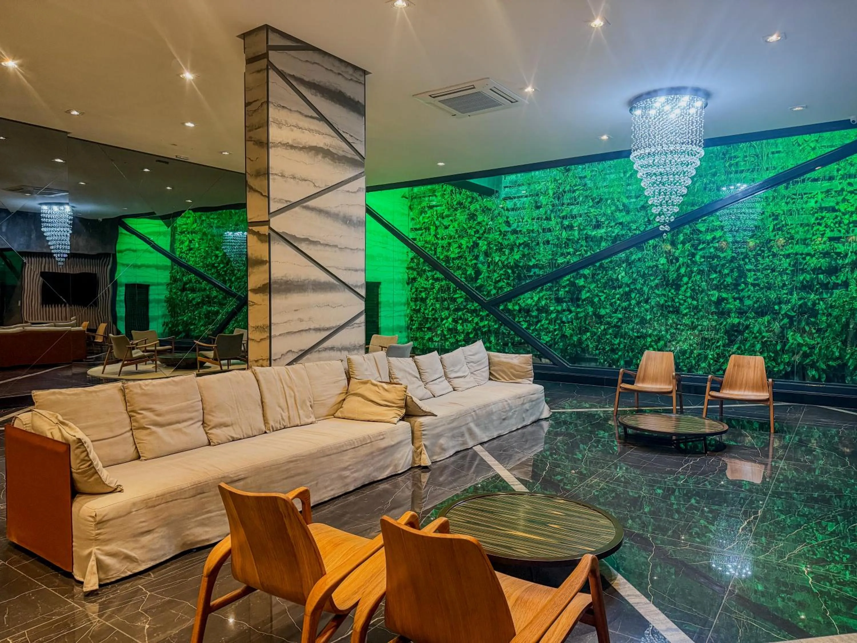 Lobby or reception in EDF TIME - By Temporada Expert - Prédio com excelente custo benefício!