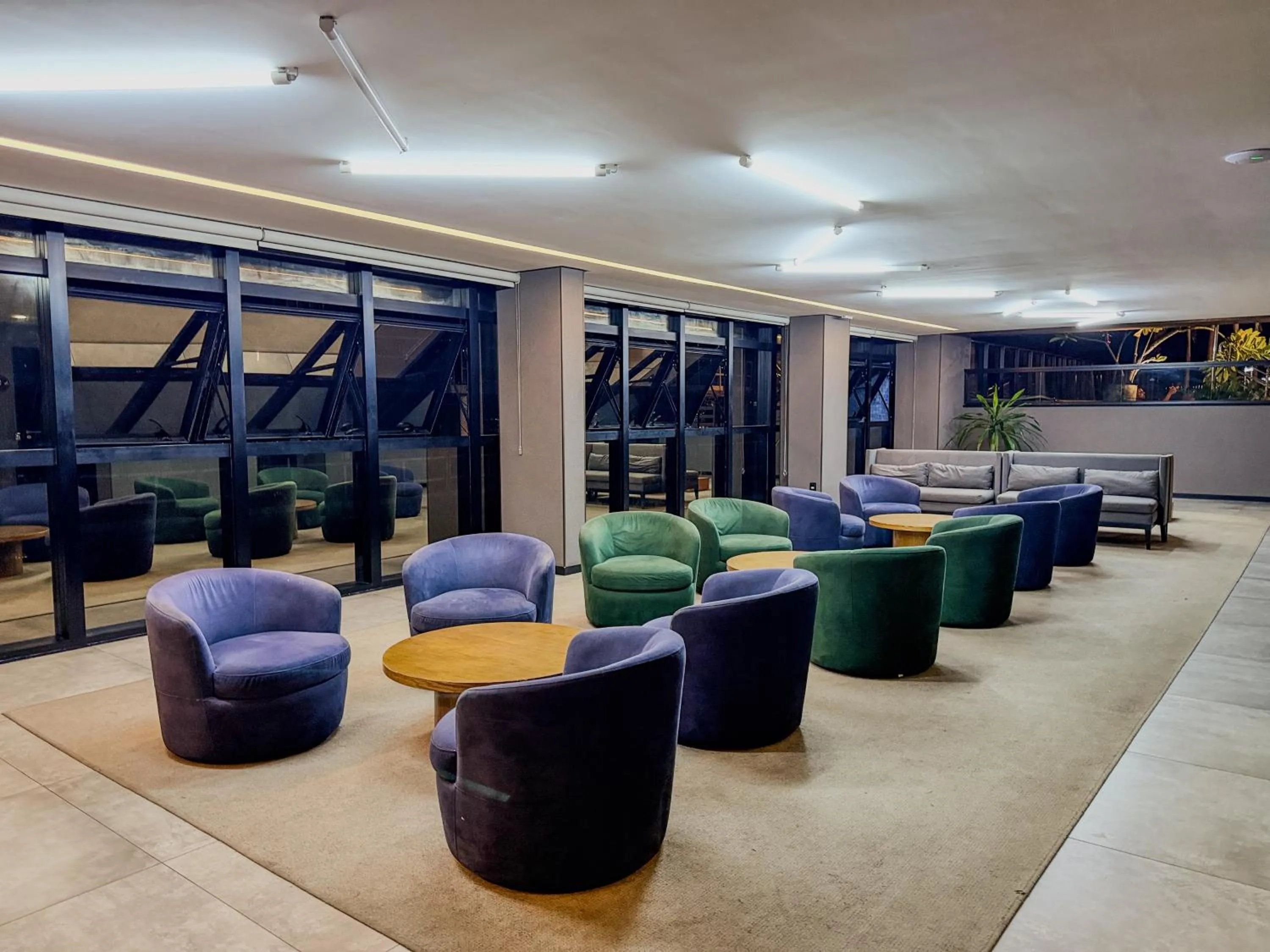 Seating area in EDF TIME - By Temporada Expert - Prédio com excelente custo benefício!