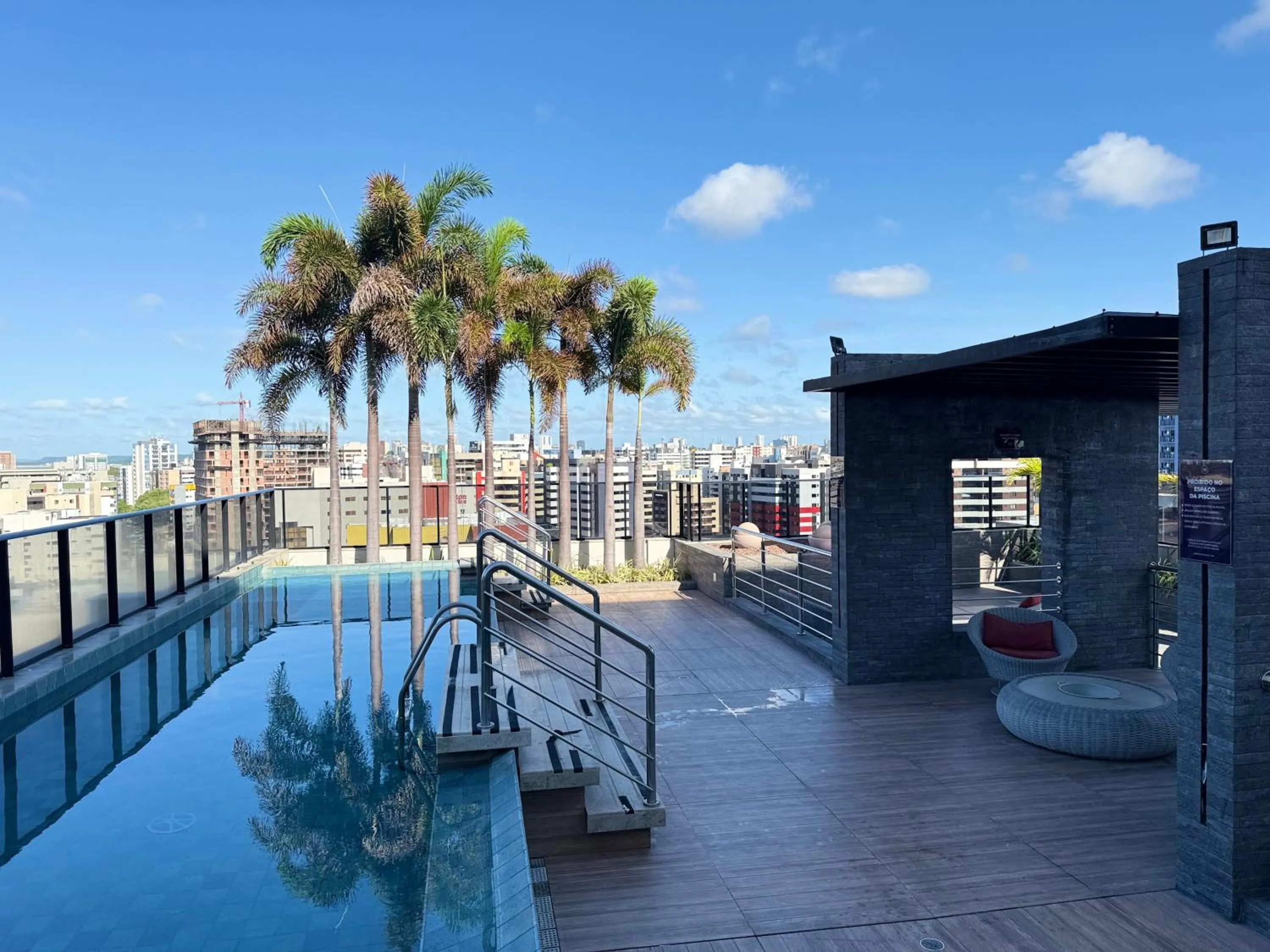 Swimming pool in EDF TIME - By Temporada Expert - Prédio com excelente custo benefício!