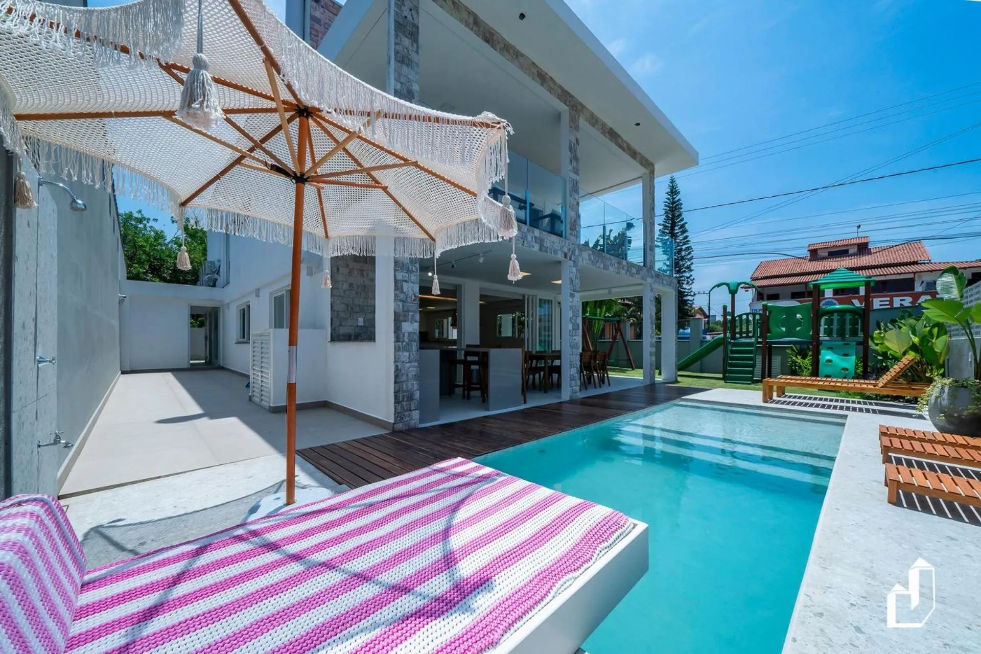 Casa com piscina, diversão e conforto em família
