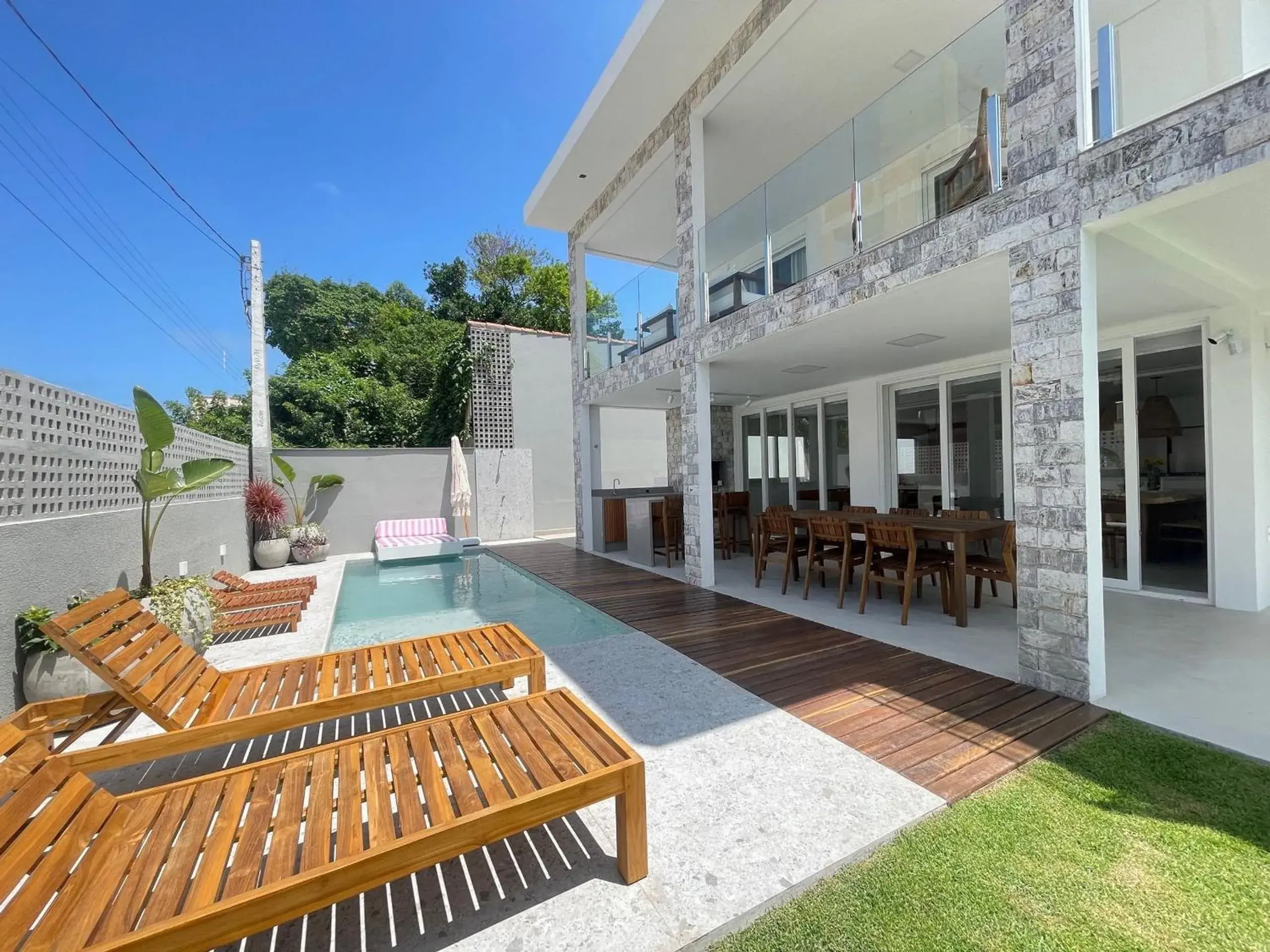 Casa com piscina, diversão e conforto em família Casa com piscina, diversão e conforto em família