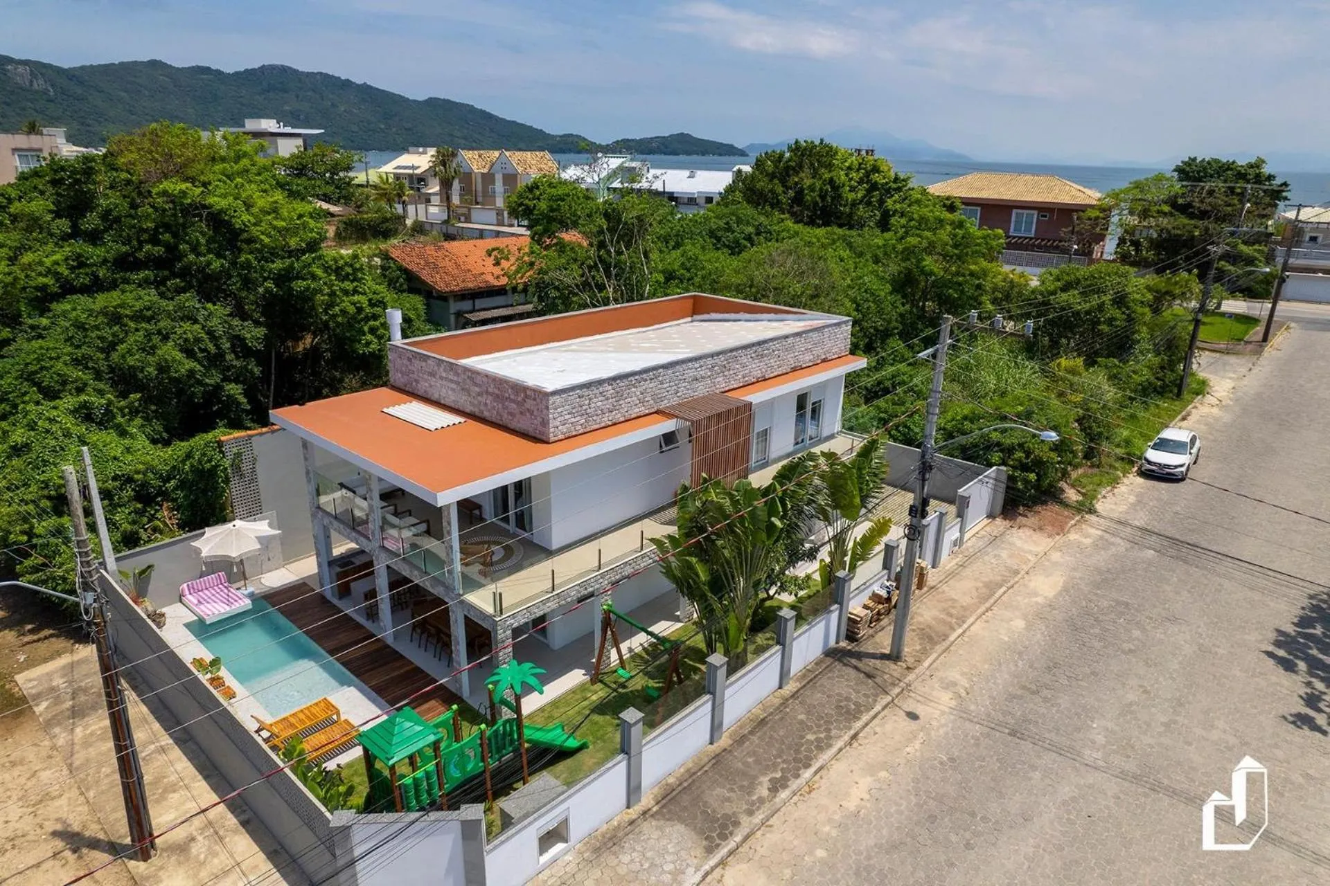 Casa com piscina, diversão e conforto em família