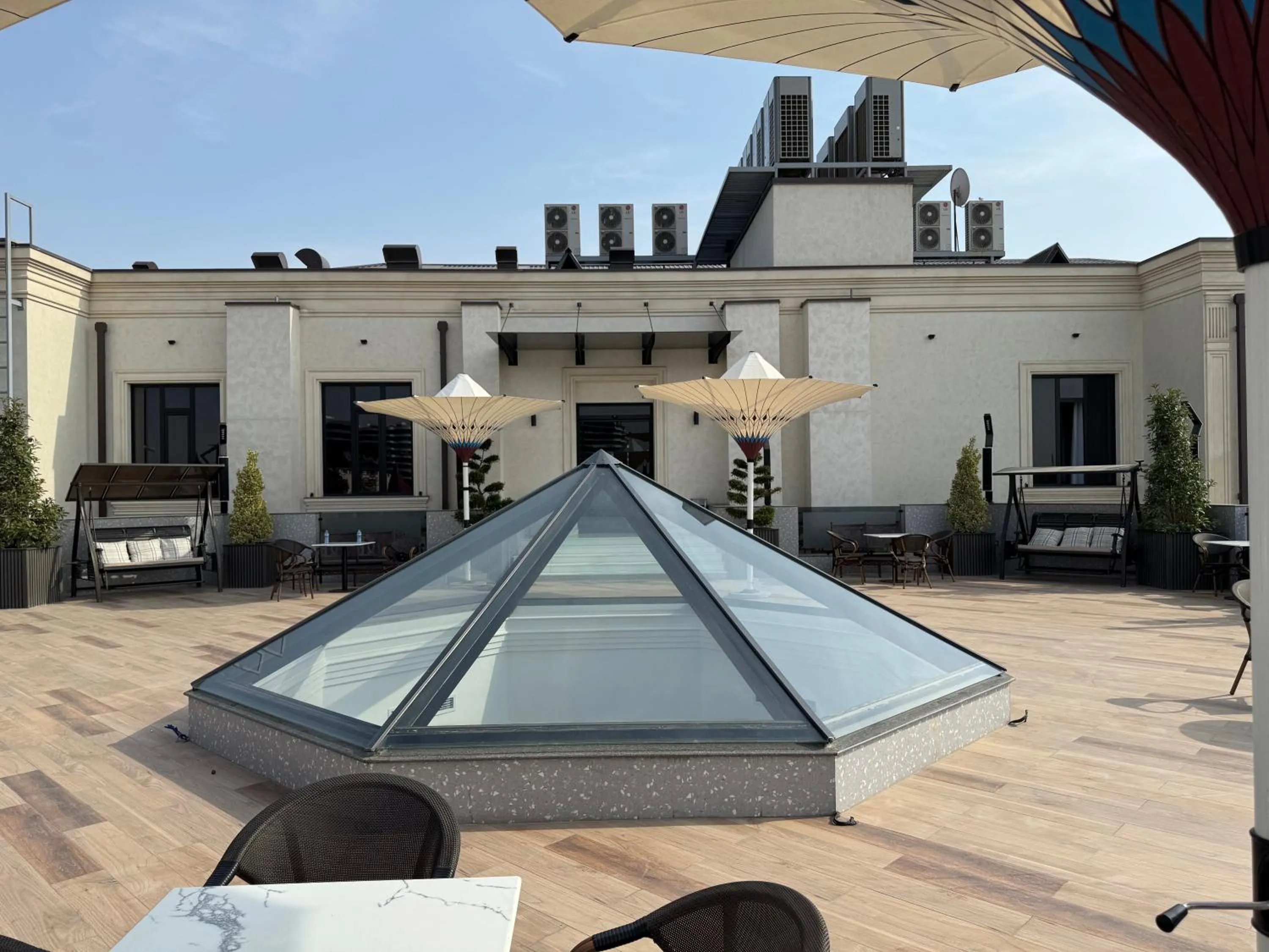 Restaurant/places to eat in FRANKFORT Expo Hotel