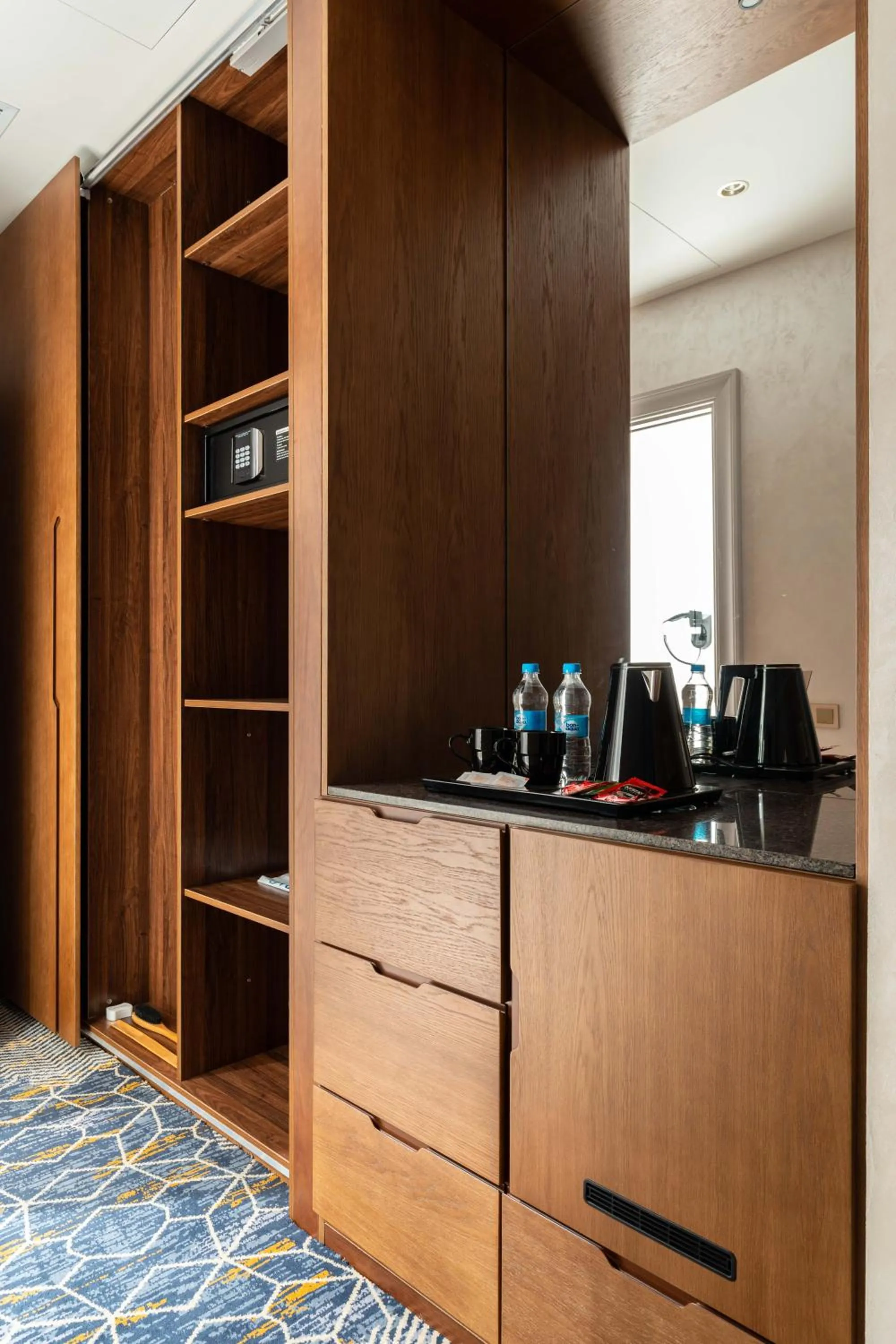 hair dresser in FRANKFORT Expo Hotel