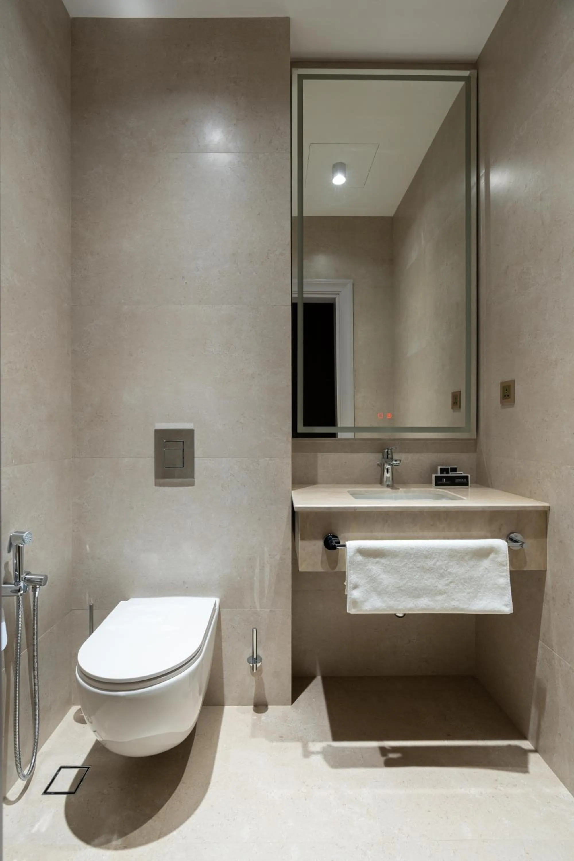 Toilet in FRANKFORT Expo Hotel