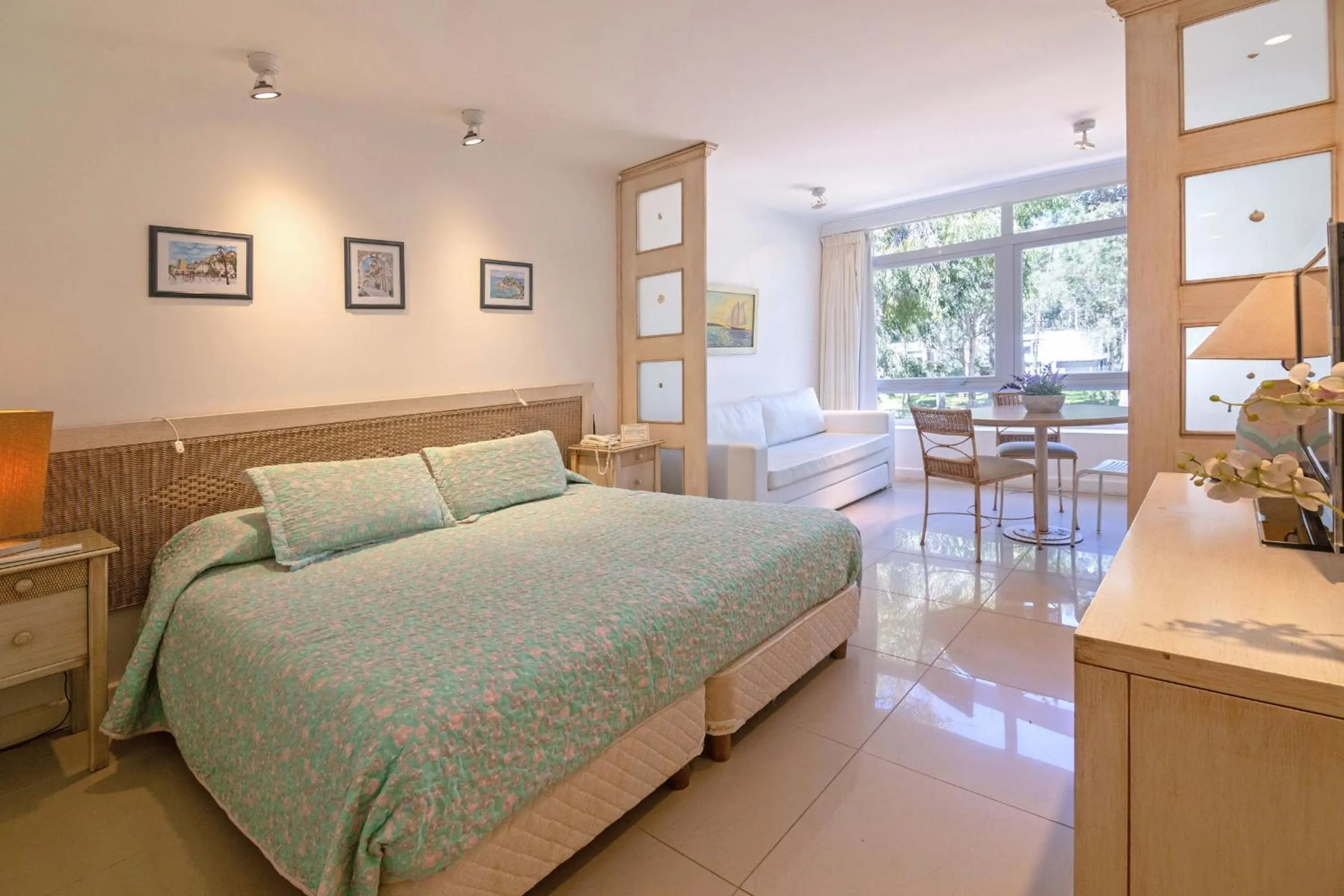 Bed in Oceana Suites Green Park