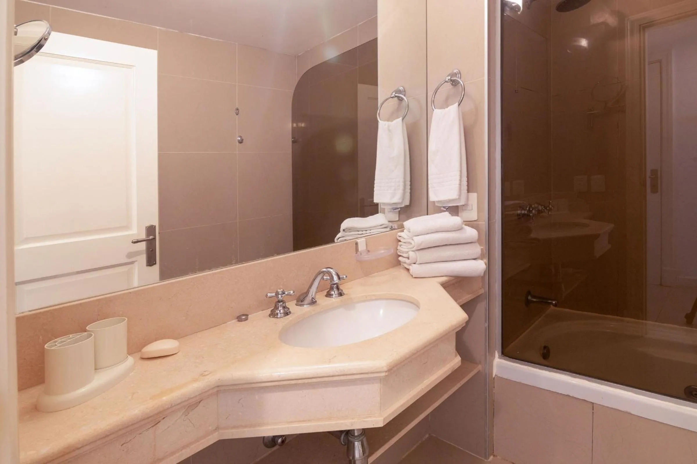 Shower in Oceana Suites Green Park