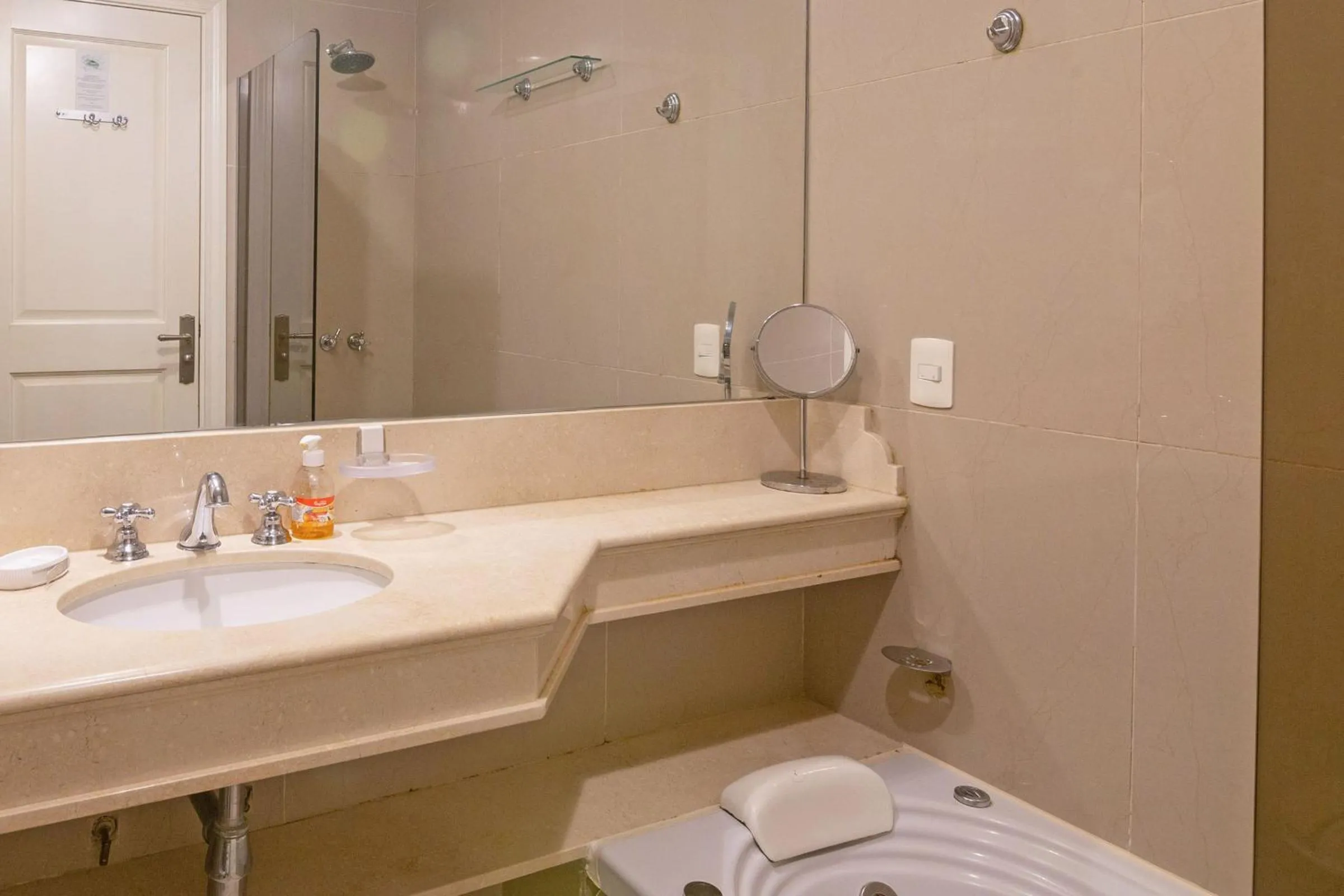 Shower in Oceana Suites Green Park