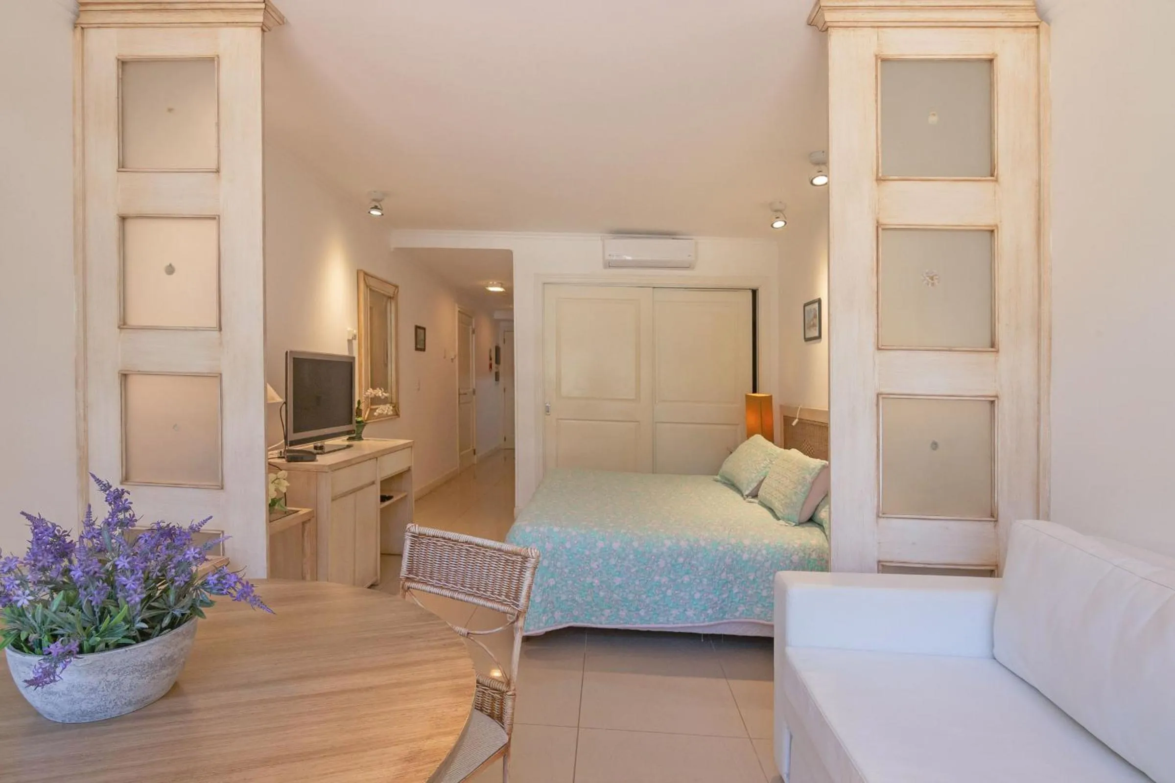 Bed in Oceana Suites Green Park