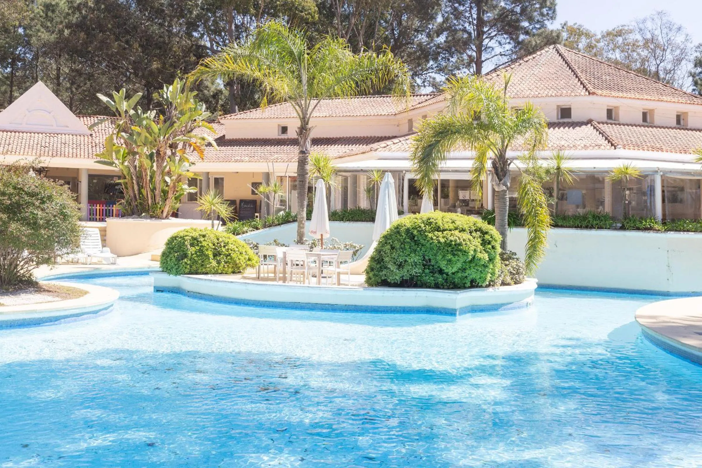 Swimming pool in Oceana Suites Green Park