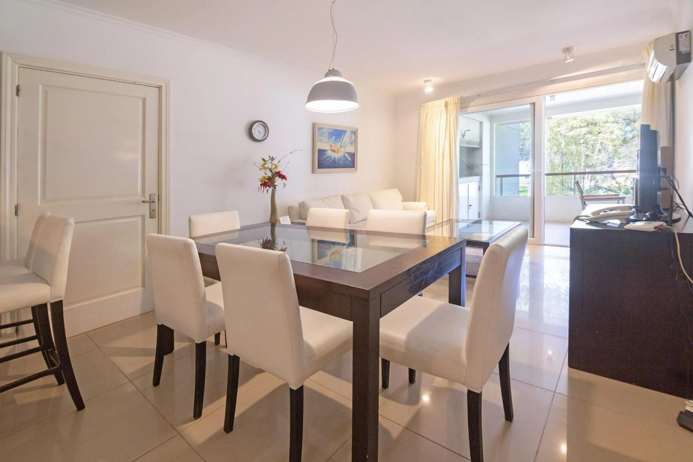 TV and multimedia in Oceana Suites Green Park