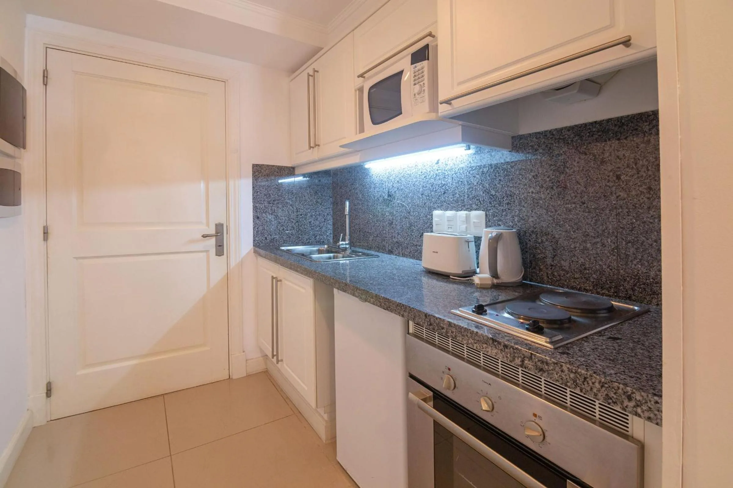 Kitchen or kitchenette in Oceana Suites Green Park