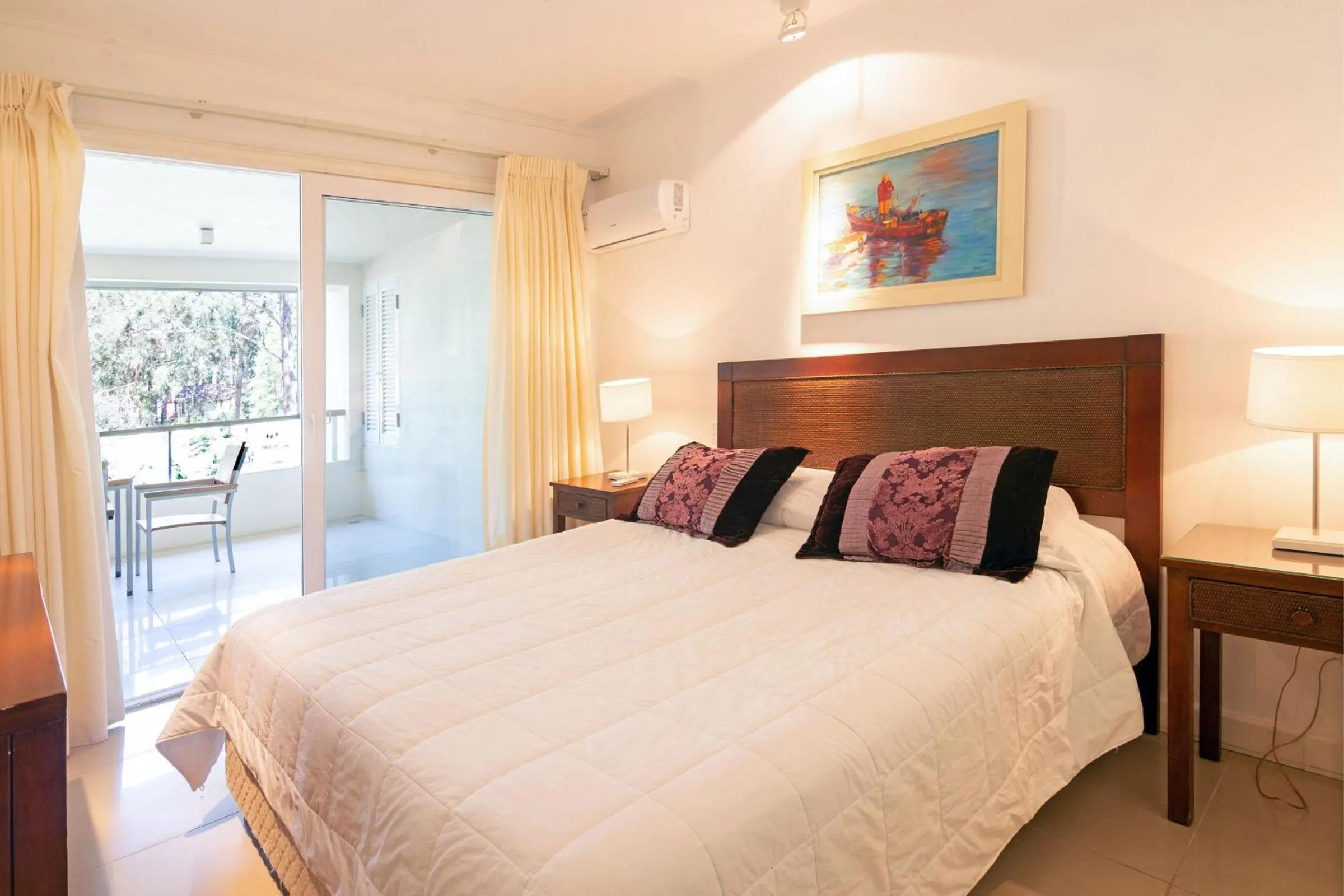 Bed in Oceana Suites Green Park