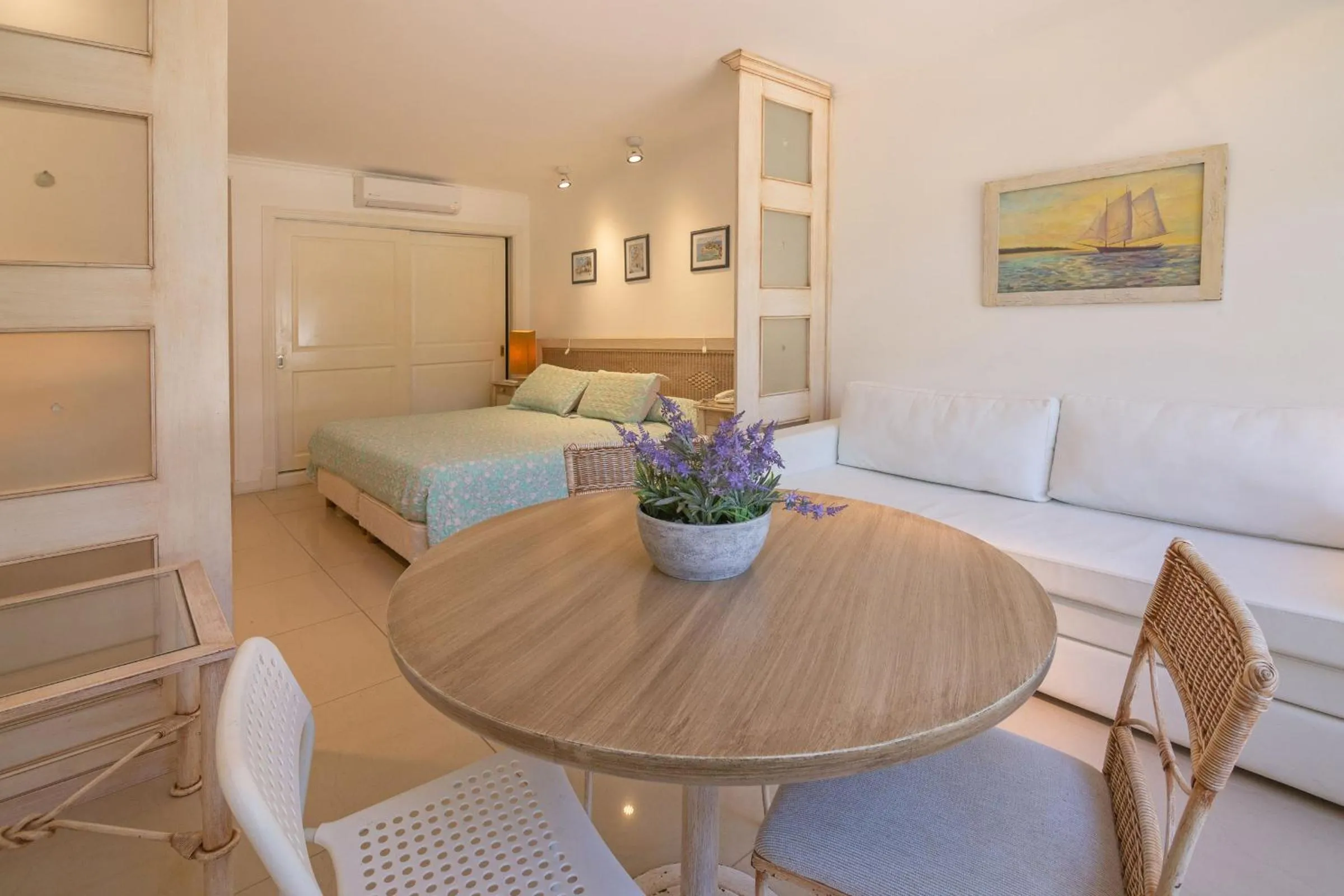 Bed in Oceana Suites Green Park