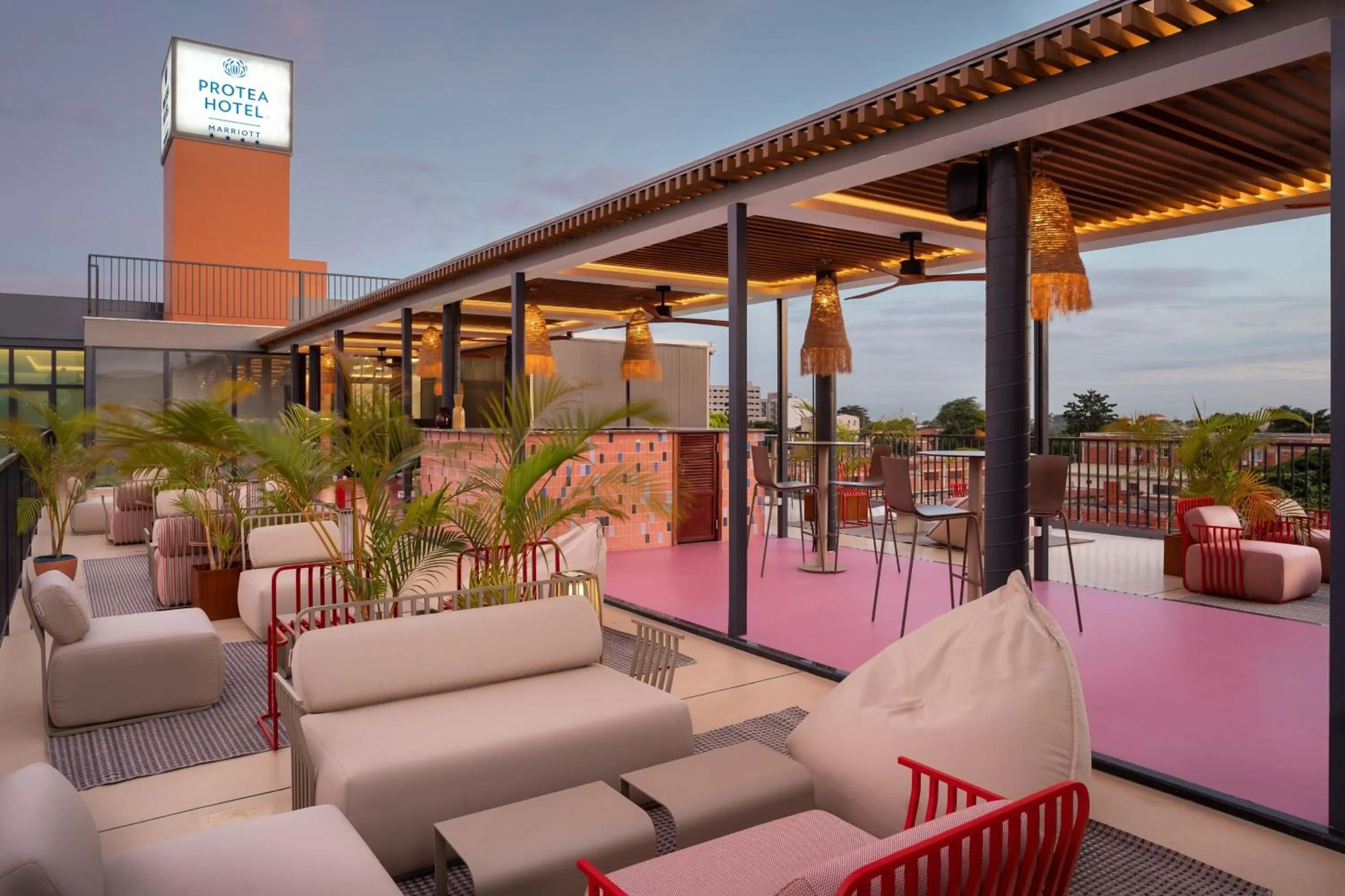 Lounge or bar in Protea Hotel by Marriott Luanda