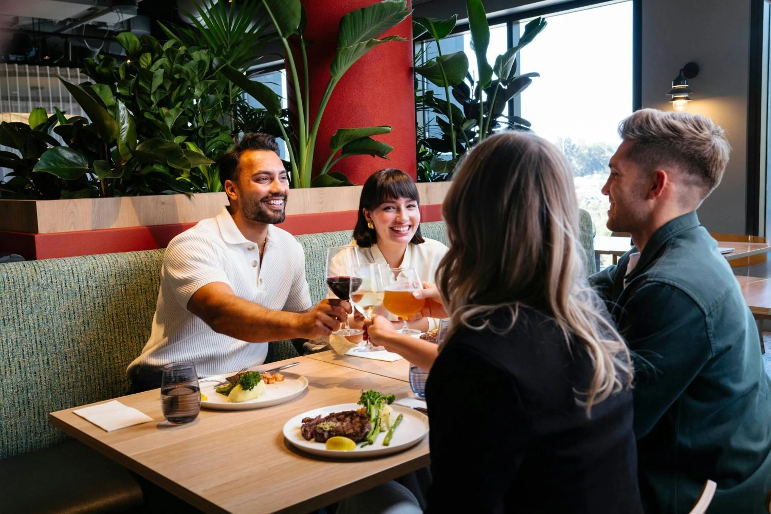 Lounge or bar in Courtyard by Marriott Perth Murdoch