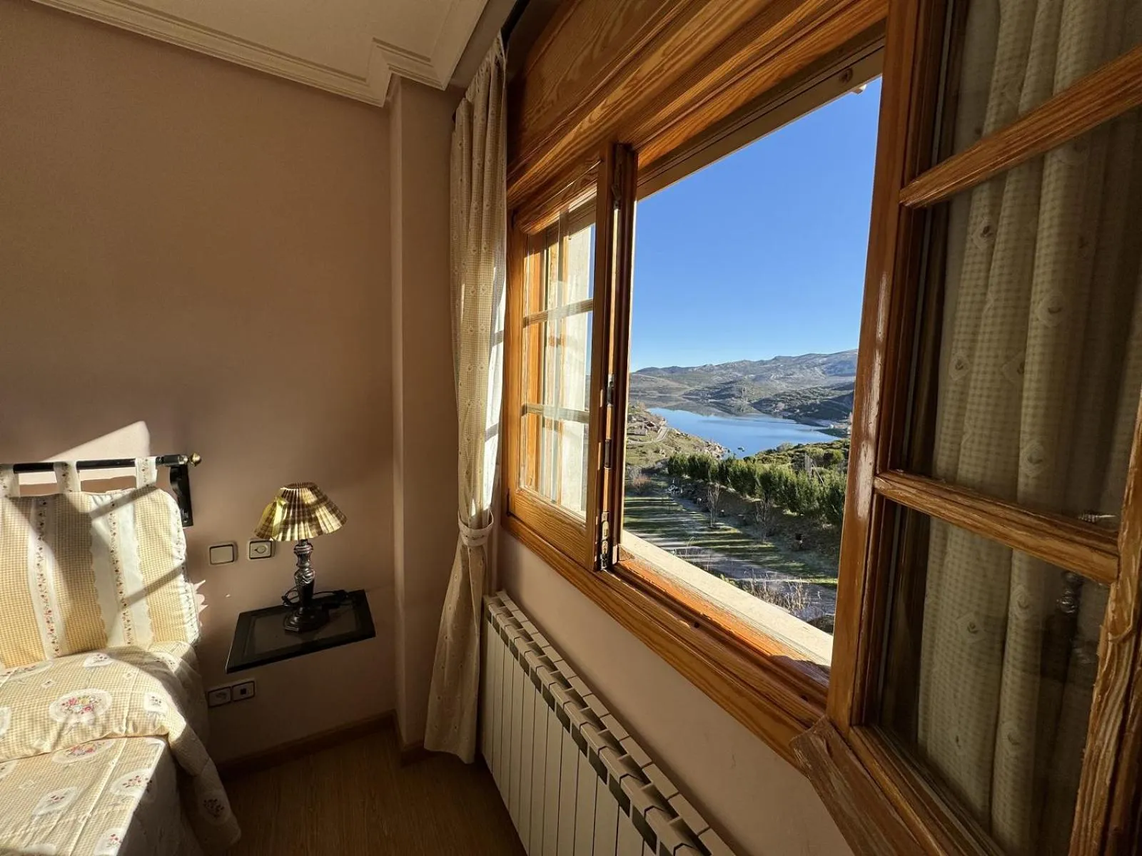 Lake view, Bed in Hotel Pico Espiguete