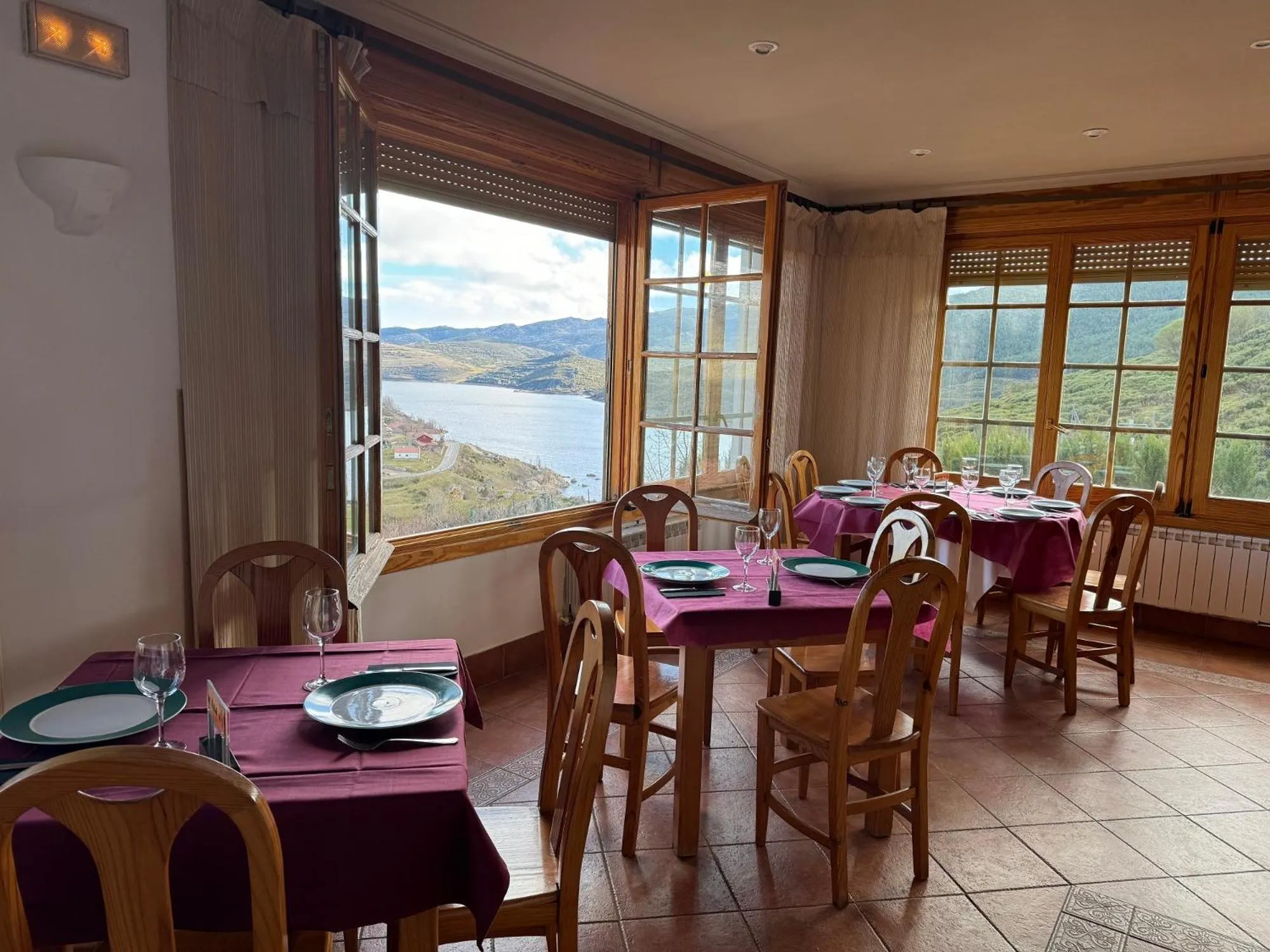 Restaurant/places to eat in Hotel Pico Espiguete