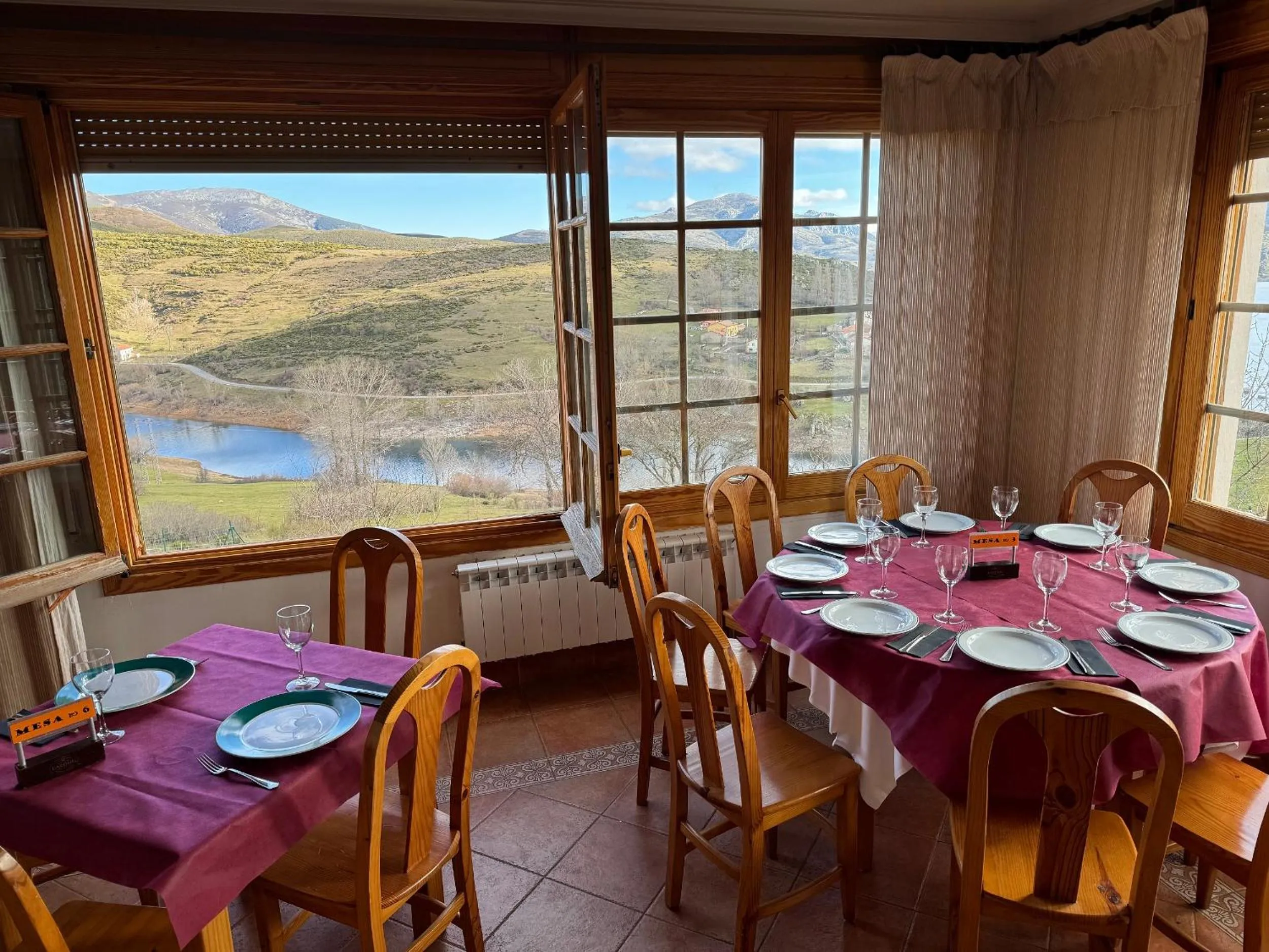 Restaurant/places to eat in Hotel Pico Espiguete