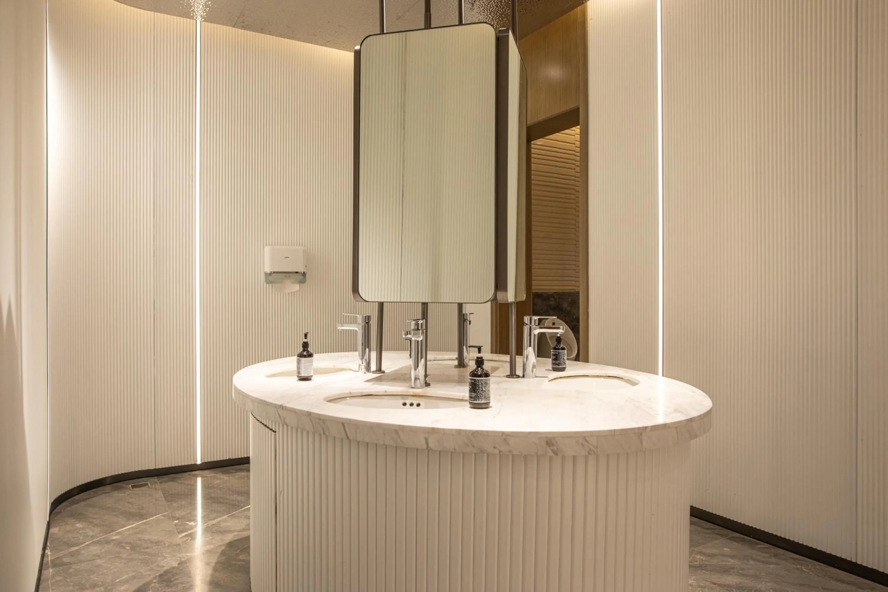 Public Bath in Argyle Grand Hotel Nairobi Airport