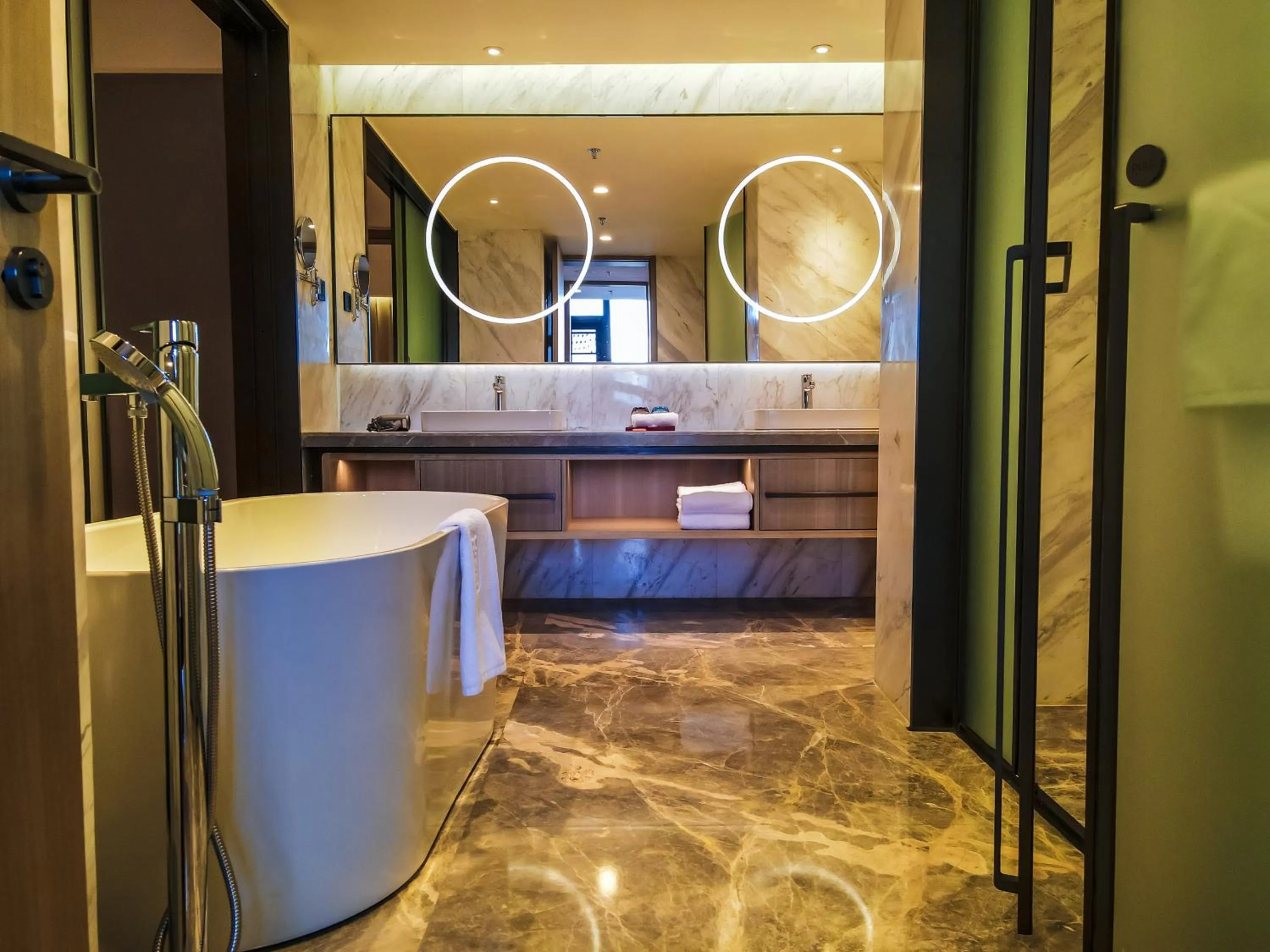 Bathroom in Argyle Grand Hotel Nairobi Airport