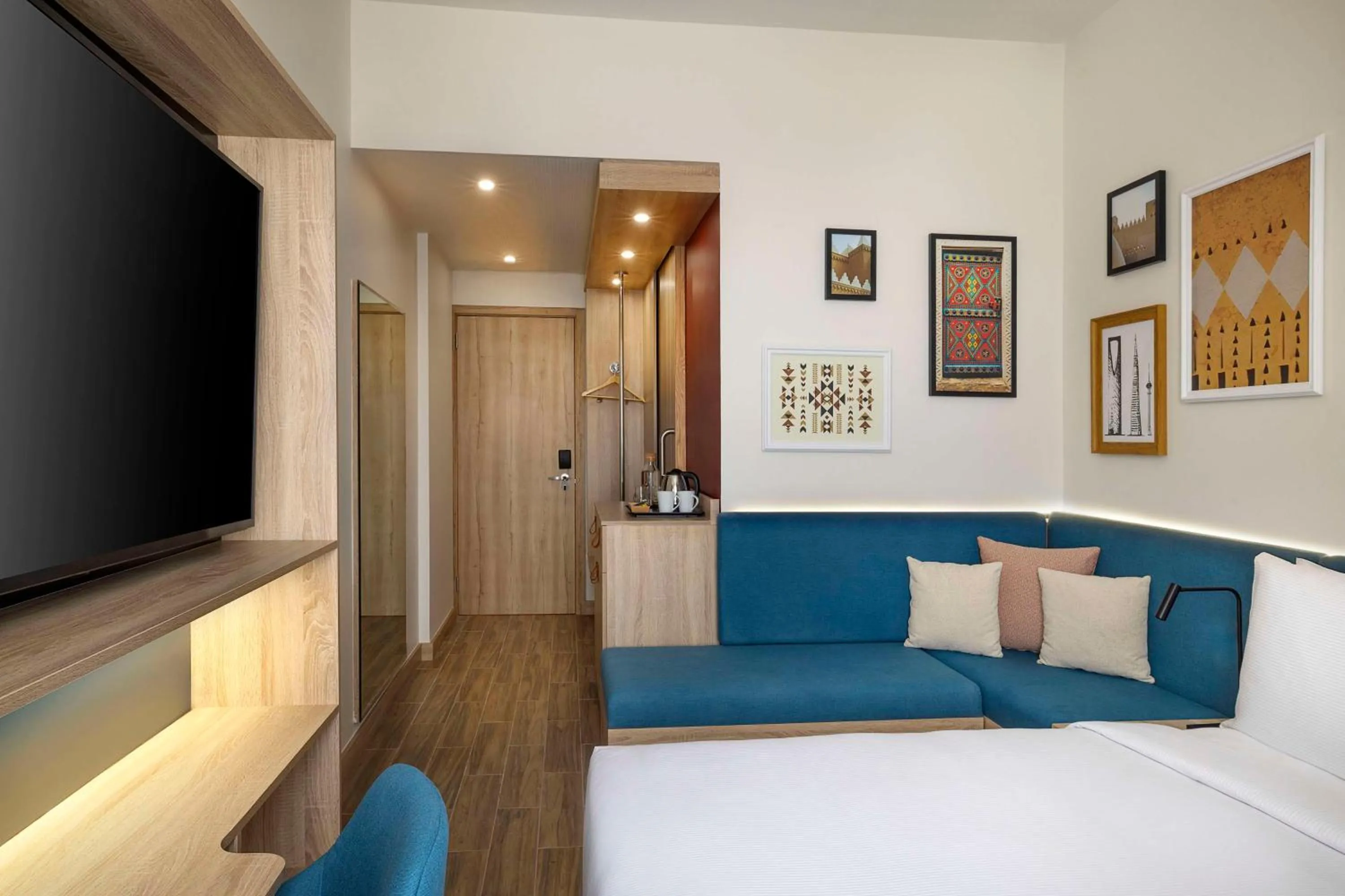 Living room, Bed in Hampton by Hilton Sharma NEOM Community 1