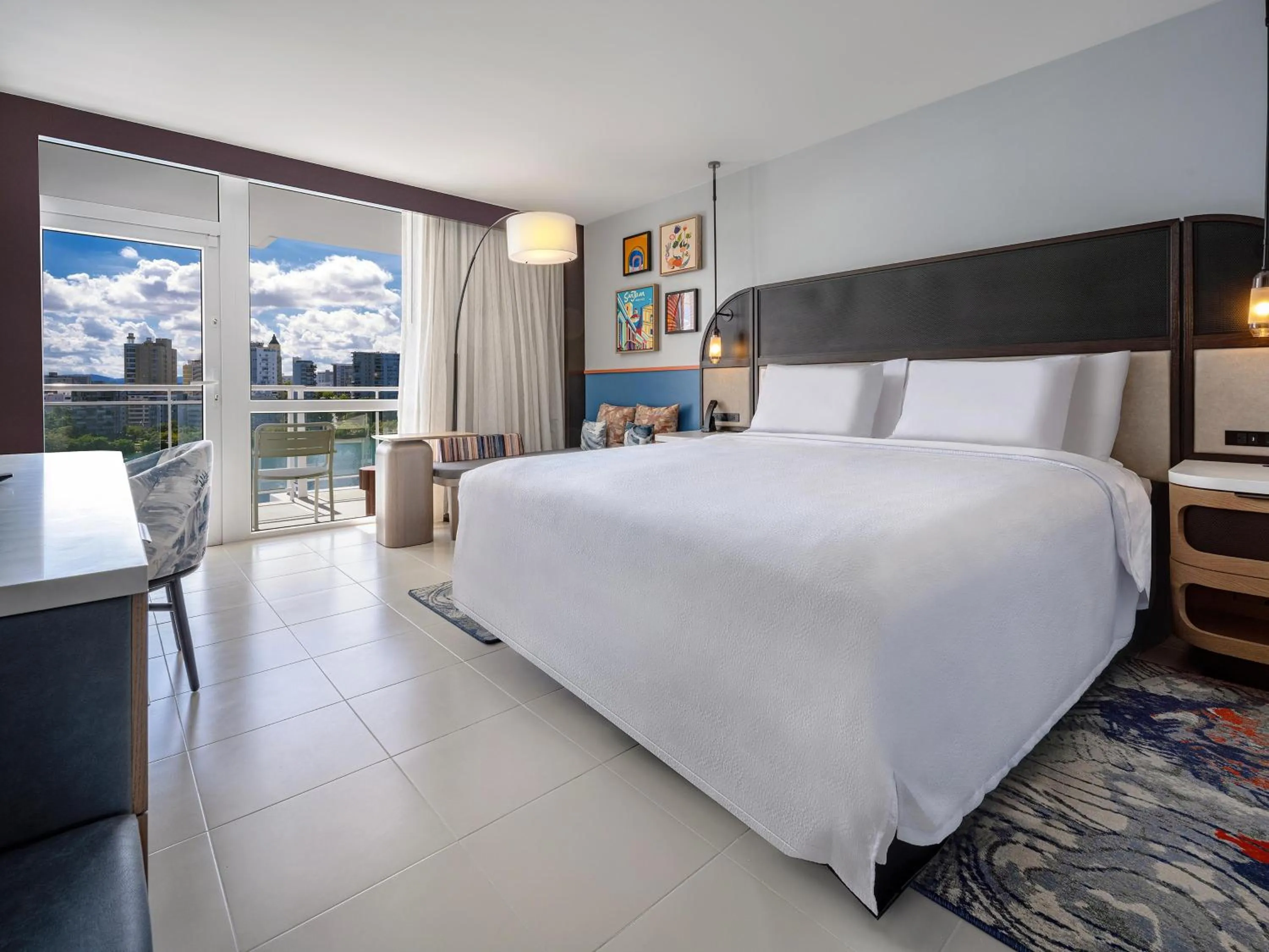 Shower, Bed in Hilton Garden Inn San Juan Condado