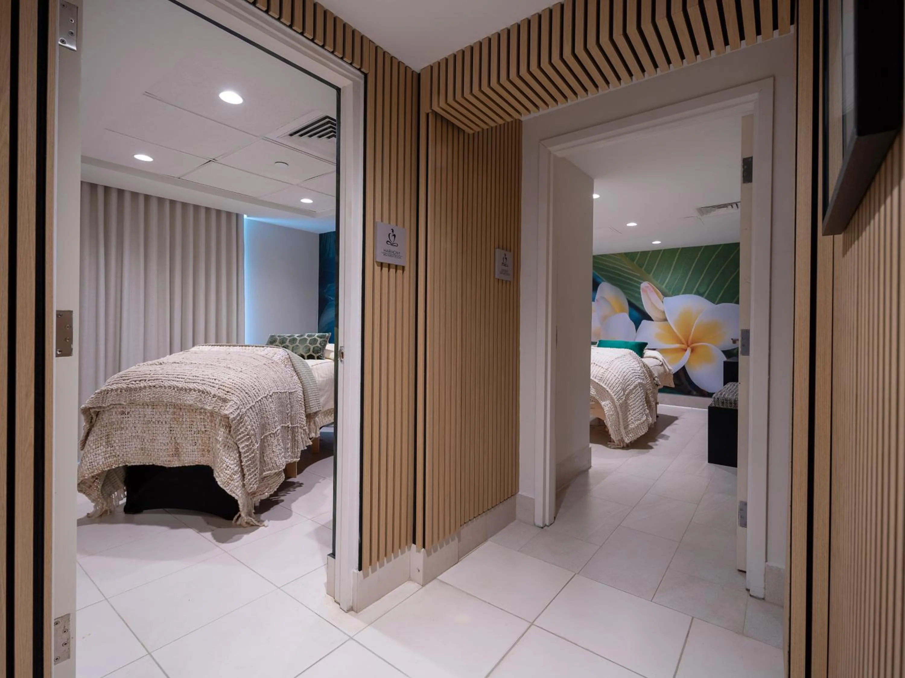 Property building, Bed in Hilton Garden Inn San Juan Condado