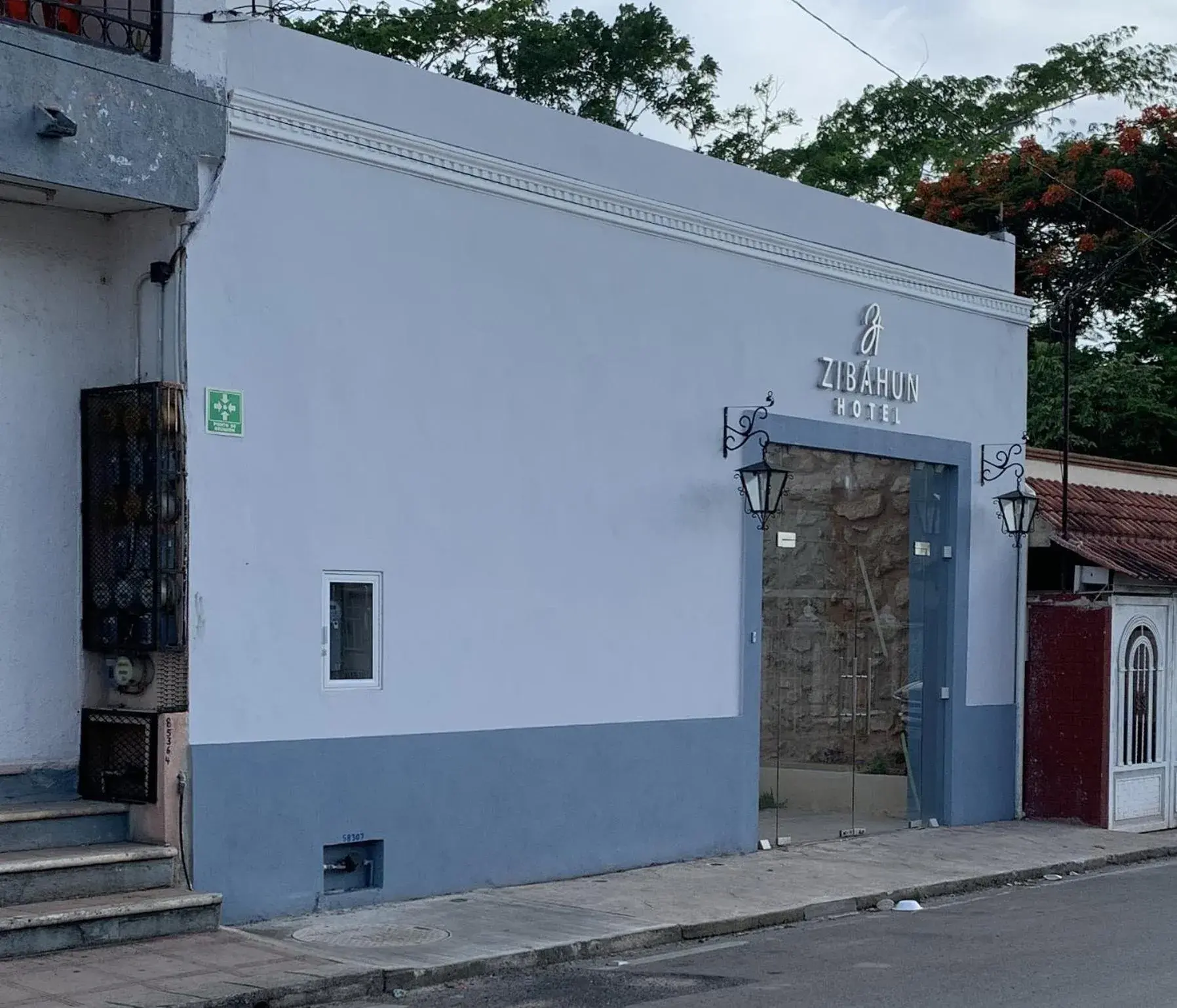 Property building in Hotel Zibahun Property building in Hotel Zibahun