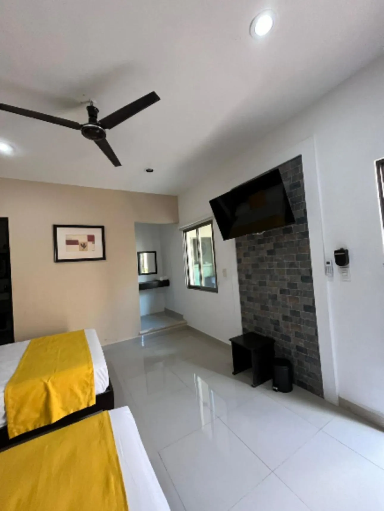 TV and multimedia in Hotel Zibahun