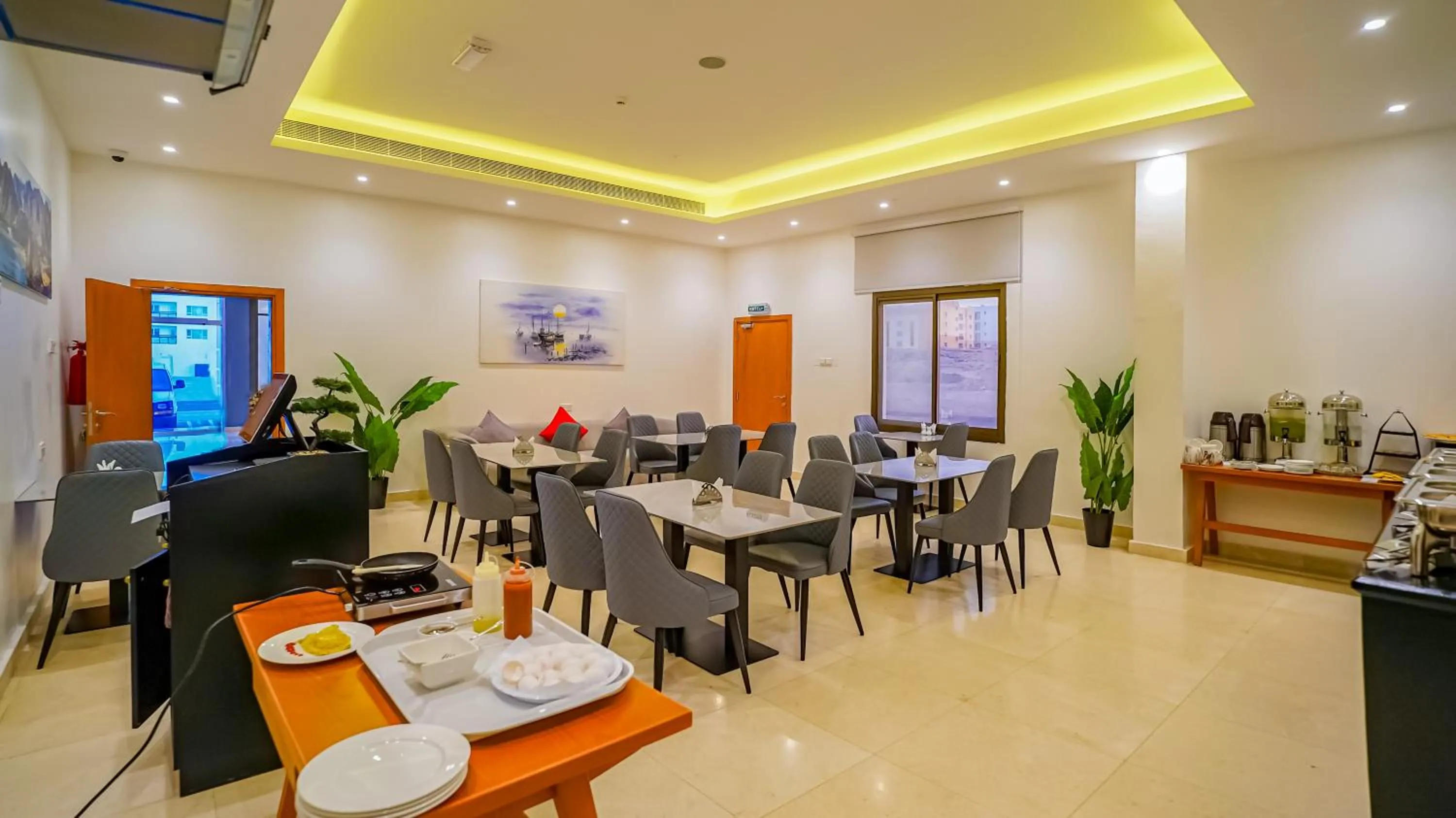 Restaurant/places to eat in Express City Hotel - Duqm