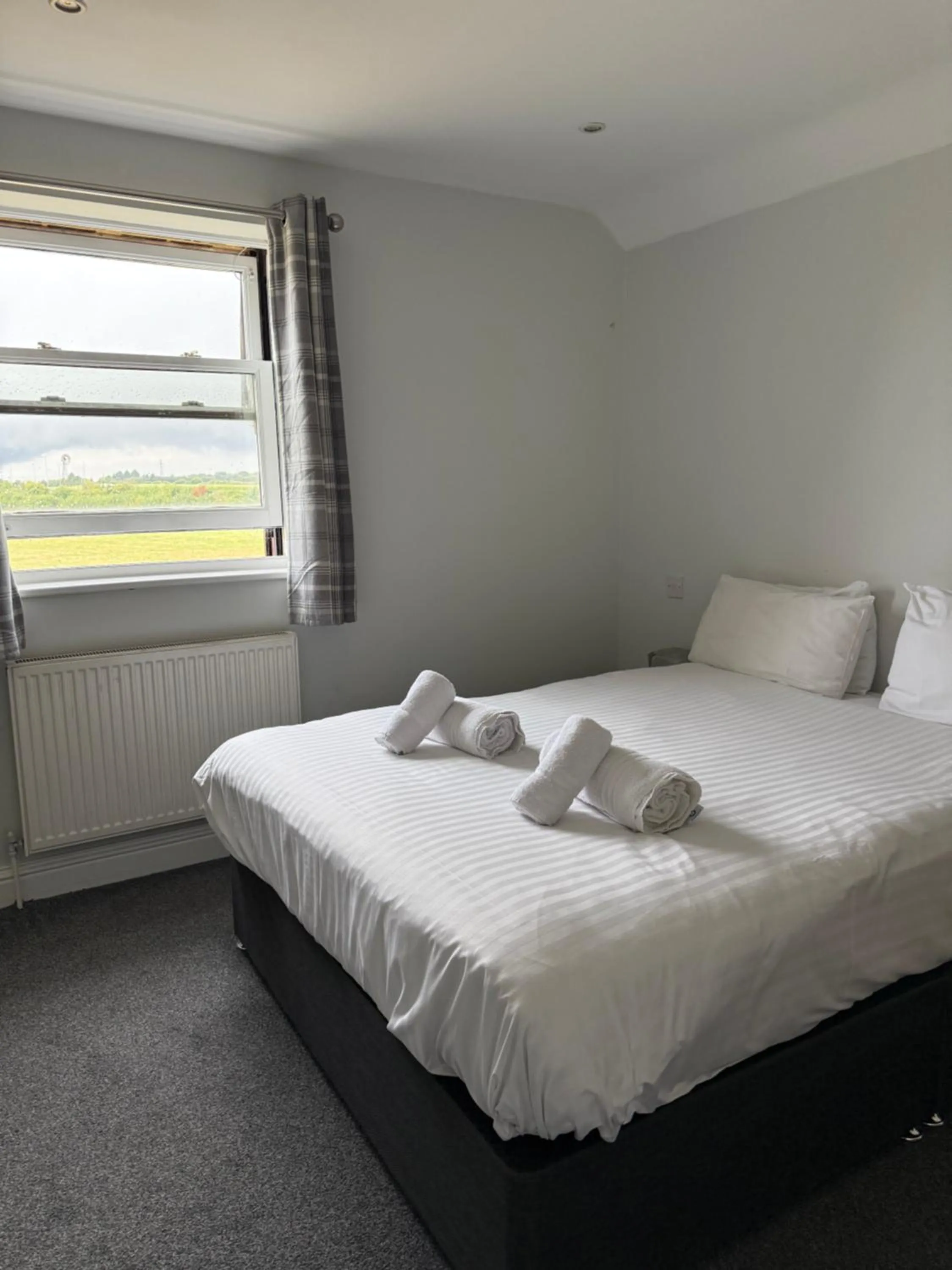 Bedroom, Bed in Marsh Farm Hotel