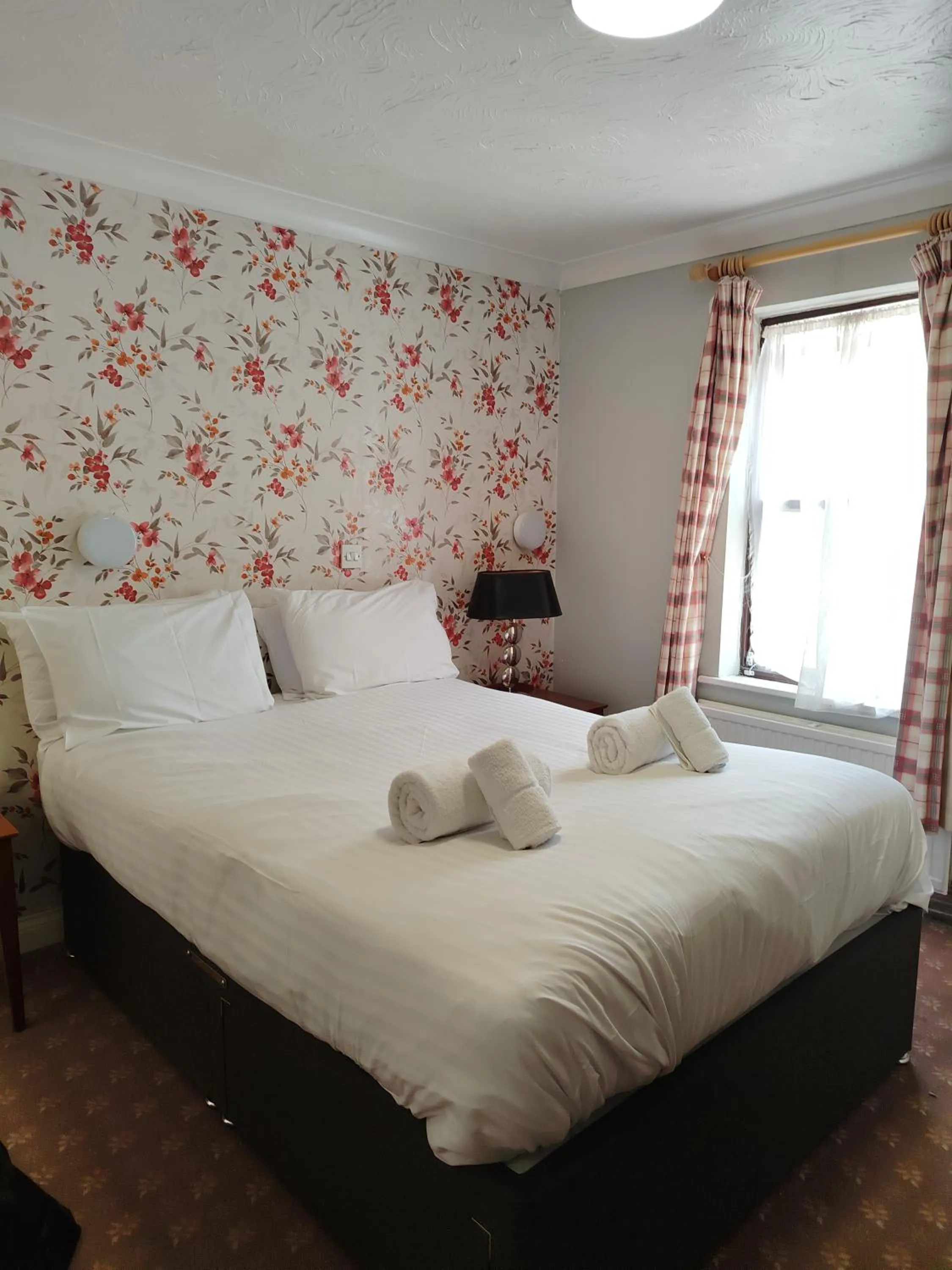 Photo of the whole room, Bed in Marsh Farm Hotel