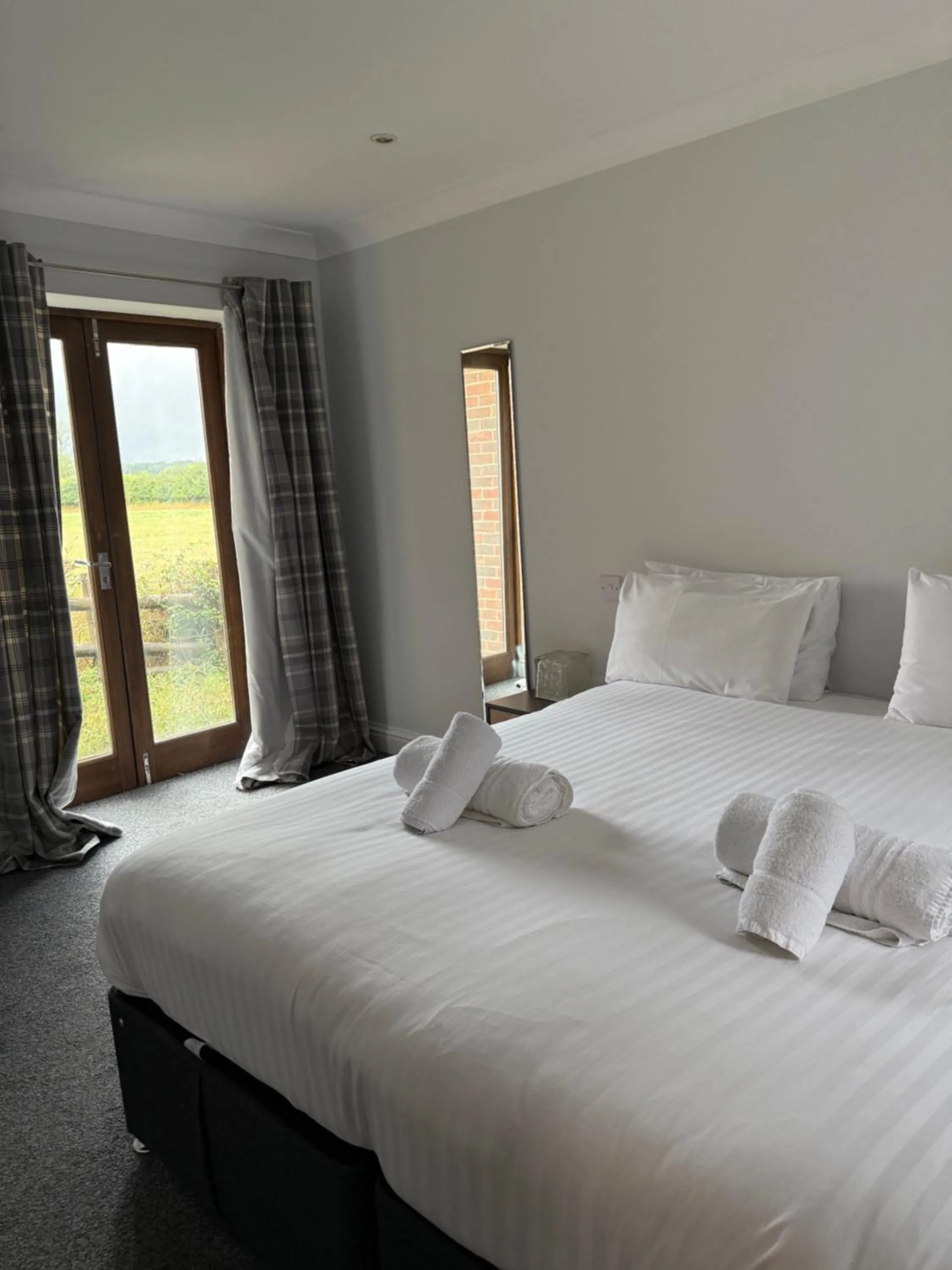 Photo of the whole room, Bed in Marsh Farm Hotel