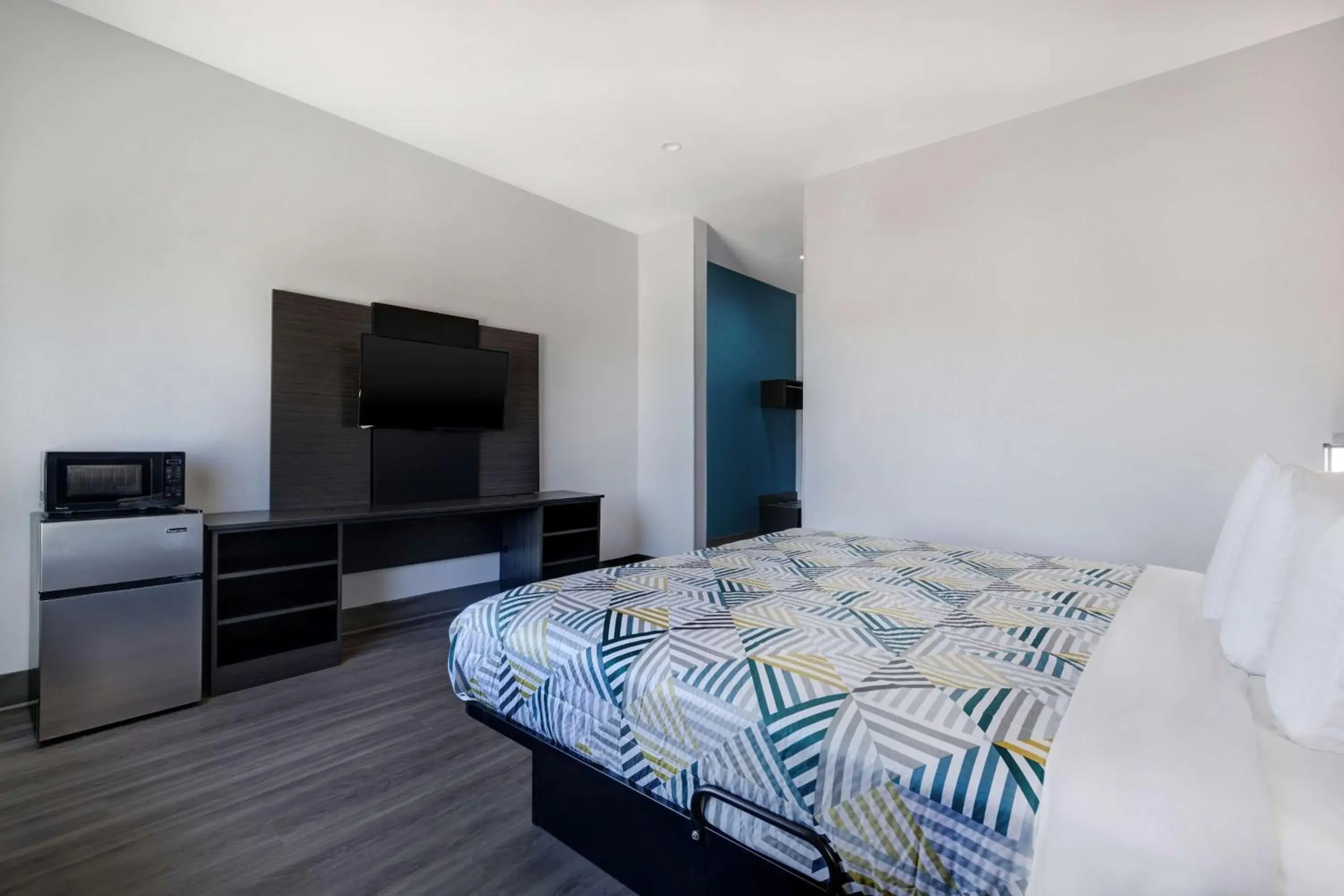 Bedroom, Bed in Motel 6 Dallas, TX Methodist Charlton Medical Ctr Bedroom, Bed in Motel 6 Dallas, TX Methodist Charlton Medical Ctr