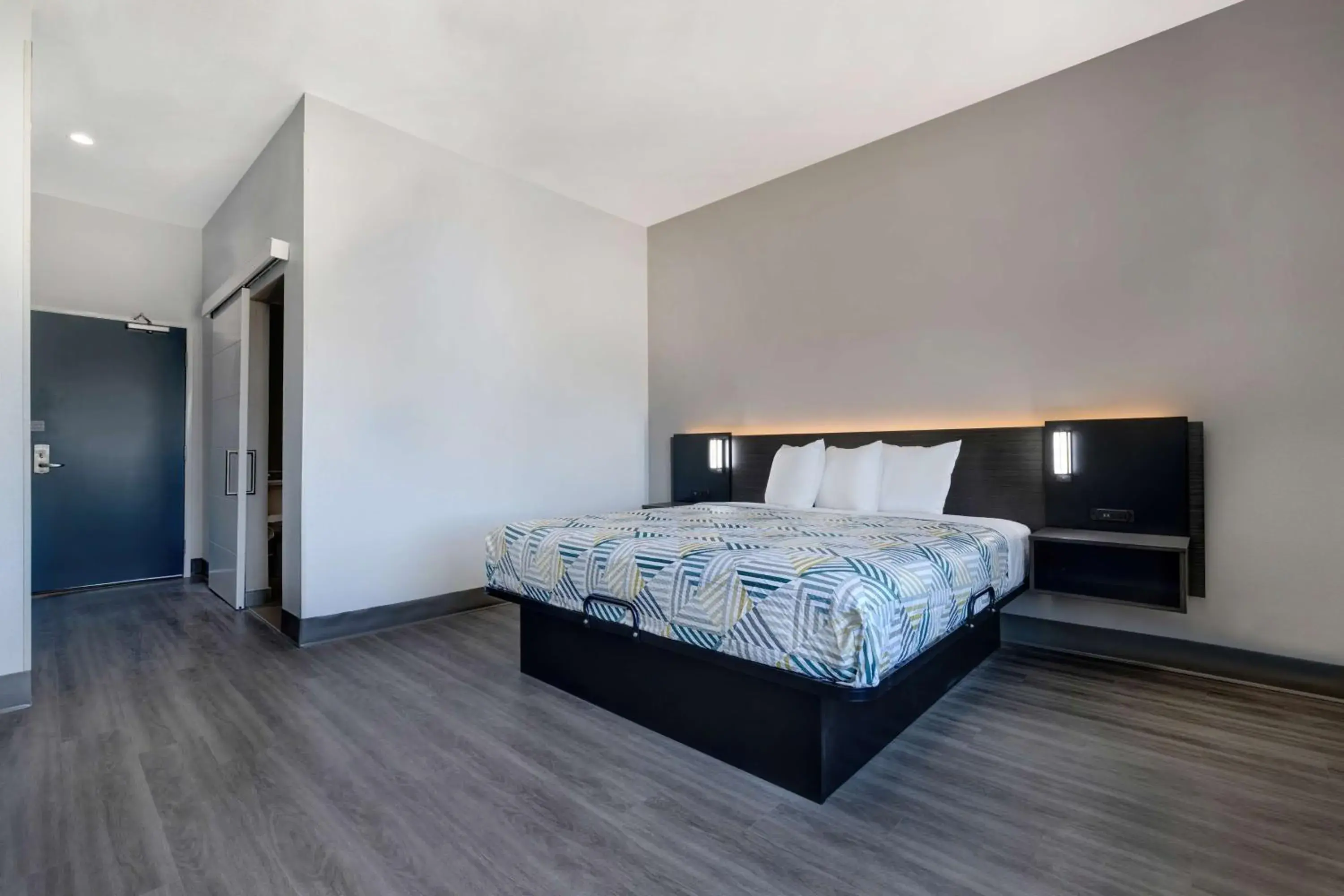 Bedroom, Bed in Motel 6 Dallas, TX Methodist Charlton Medical Ctr Bedroom, Bed in Motel 6 Dallas, TX Methodist Charlton Medical Ctr