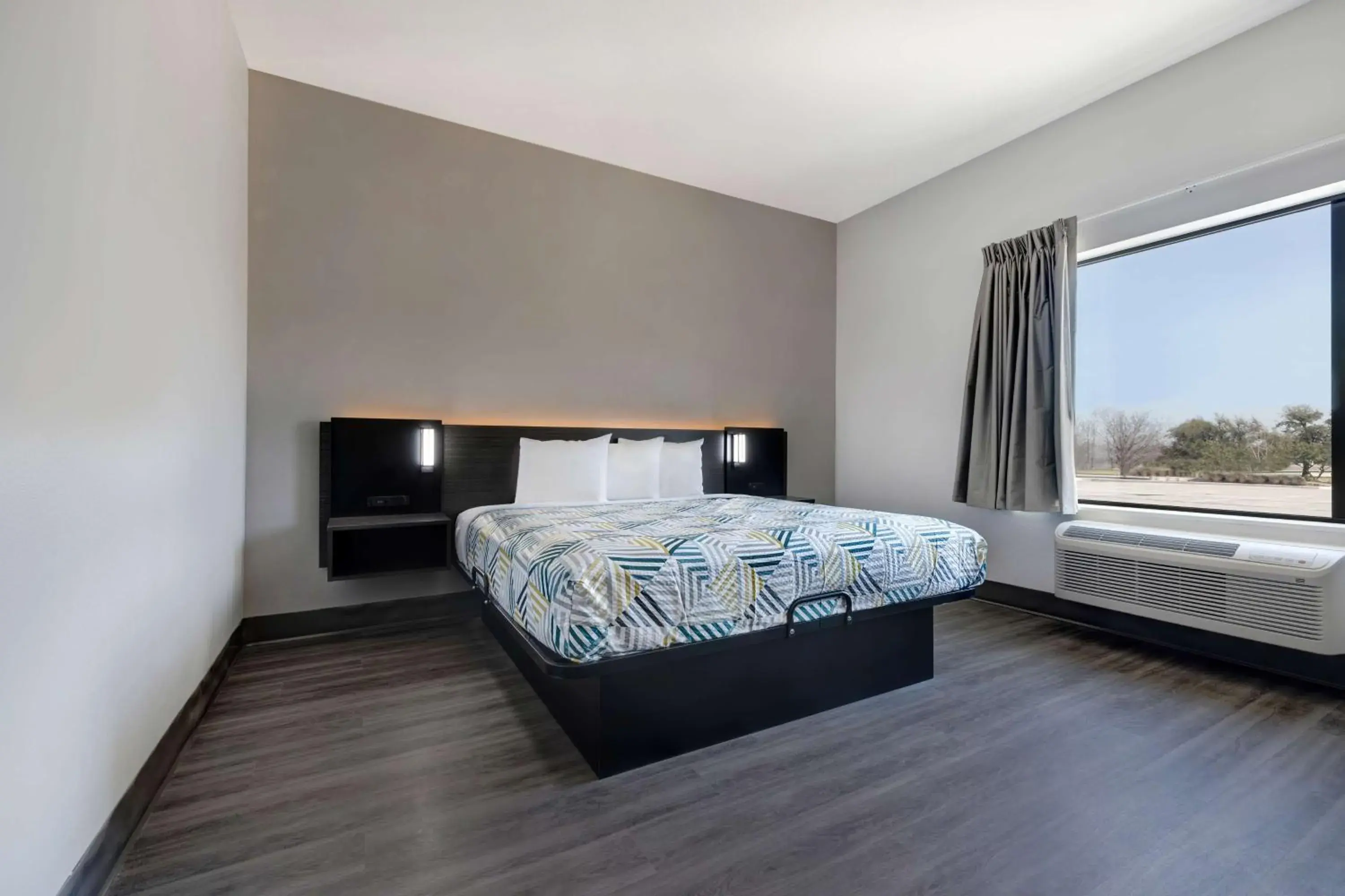 Bedroom, Bed in Motel 6 Dallas, TX Methodist Charlton Medical Ctr Bedroom, Bed in Motel 6 Dallas, TX Methodist Charlton Medical Ctr