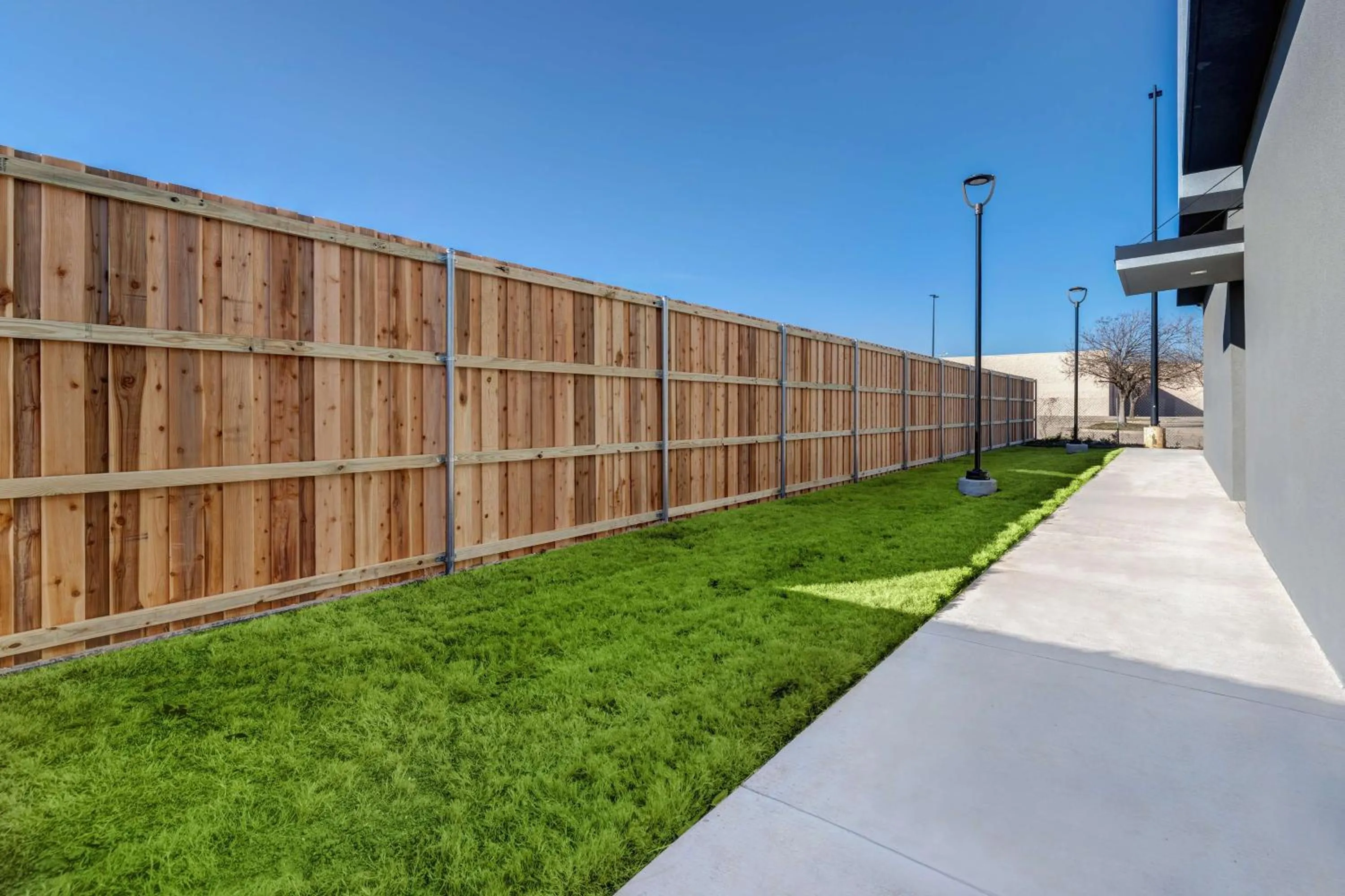 Property building in Motel 6 Dallas, TX Methodist Charlton Medical Ctr