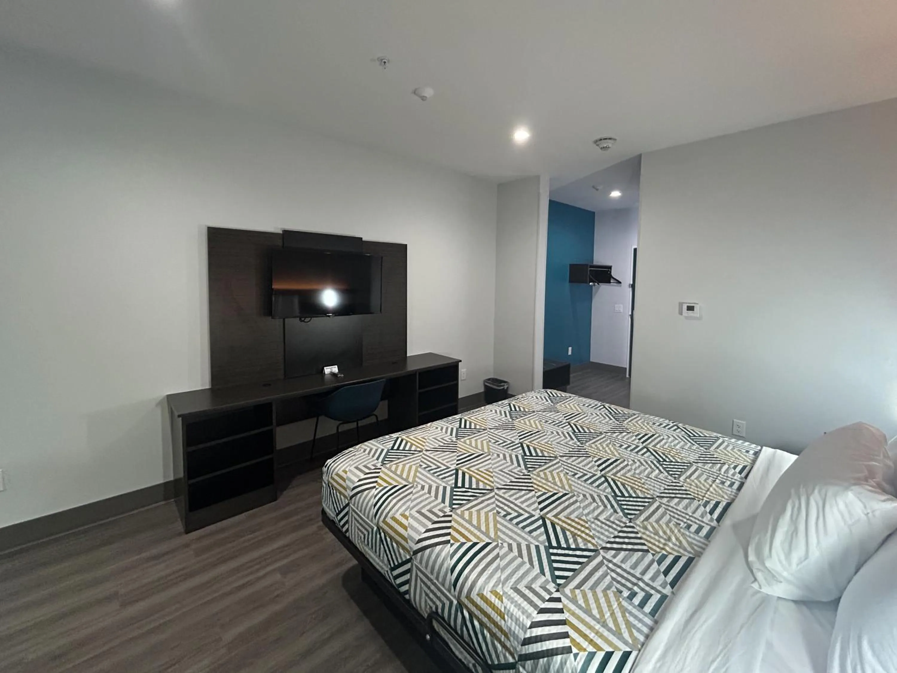 Bedroom, Bed in Motel 6 Dallas, TX Methodist Charlton Medical Ctr