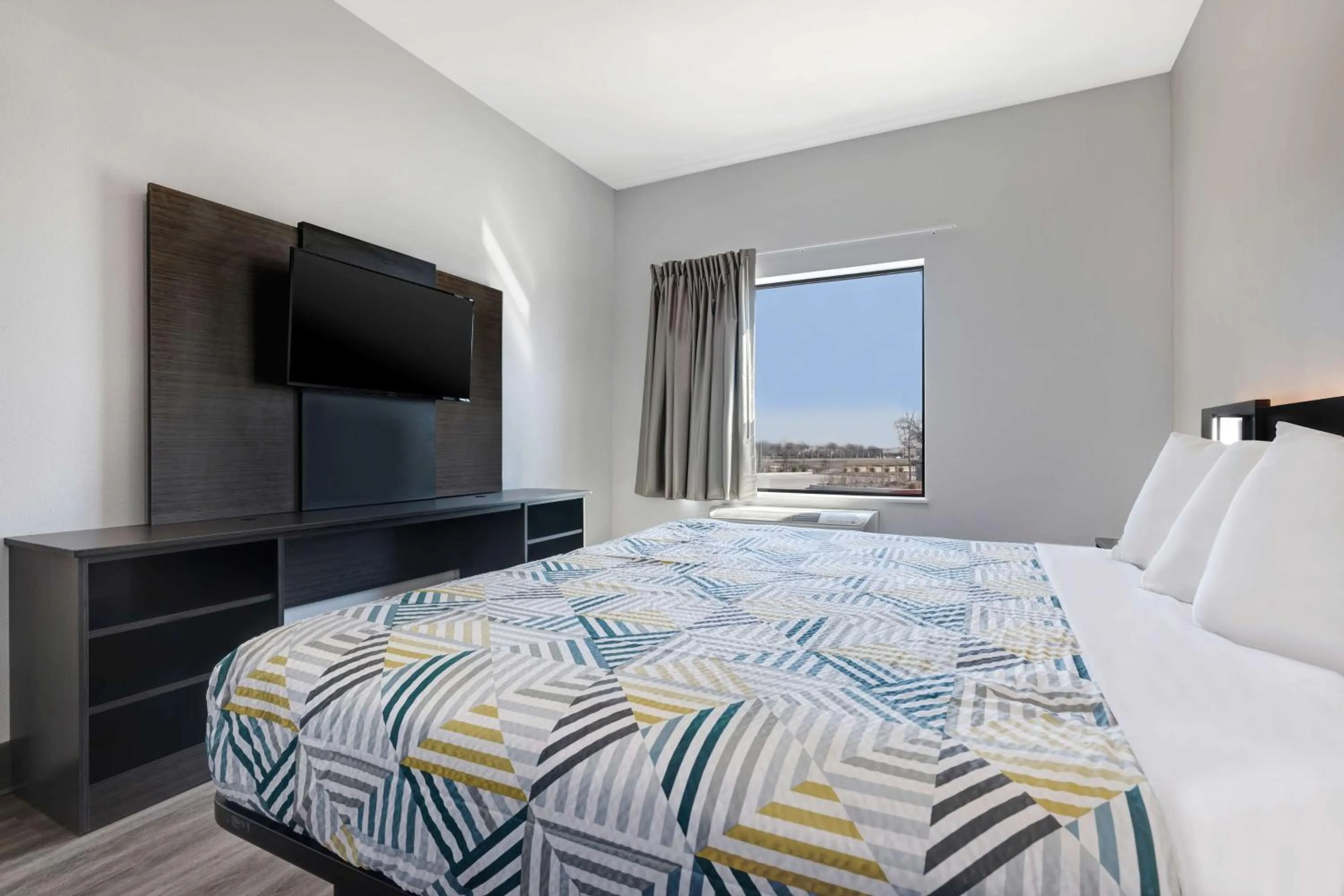 Bedroom, Bed in Motel 6 Dallas, TX Methodist Charlton Medical Ctr