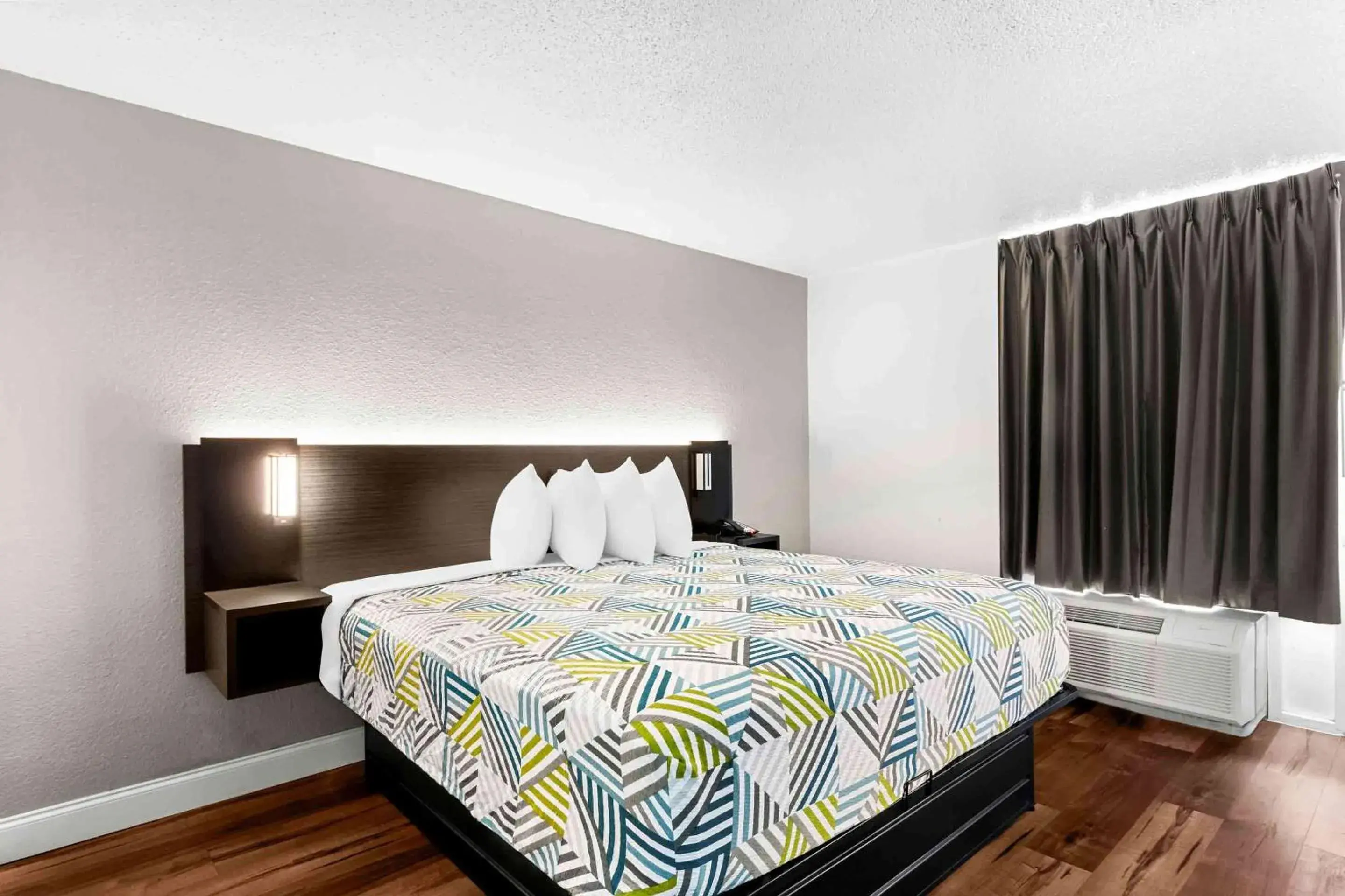 Photo of the whole room, Bed in Studio 6 Port Lavaca, TX Photo of the whole room, Bed in Studio 6 Port Lavaca, TX